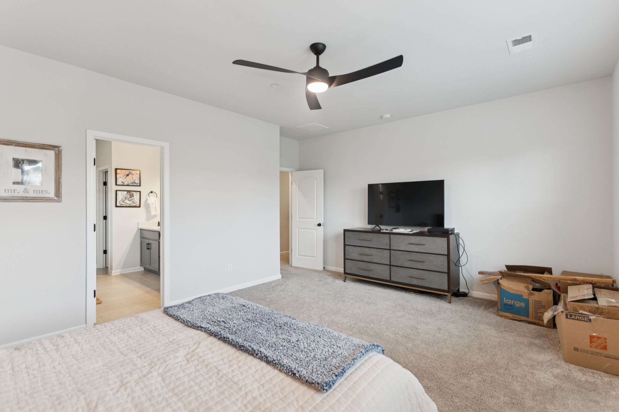 903 Carnation Dr