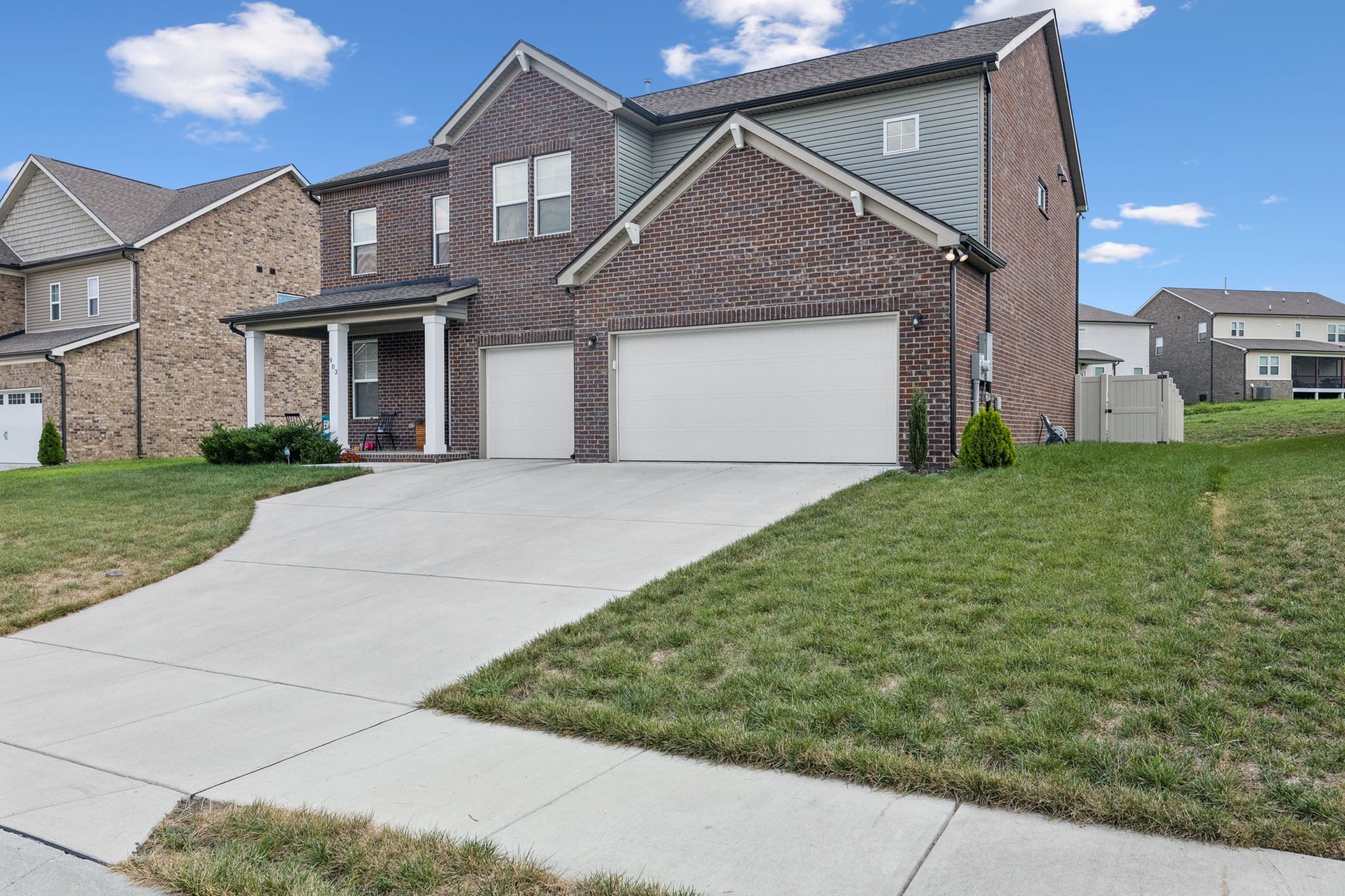 903 Carnation Dr