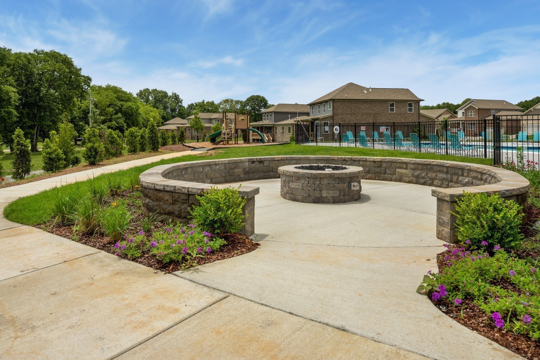 903 Carnation Dr