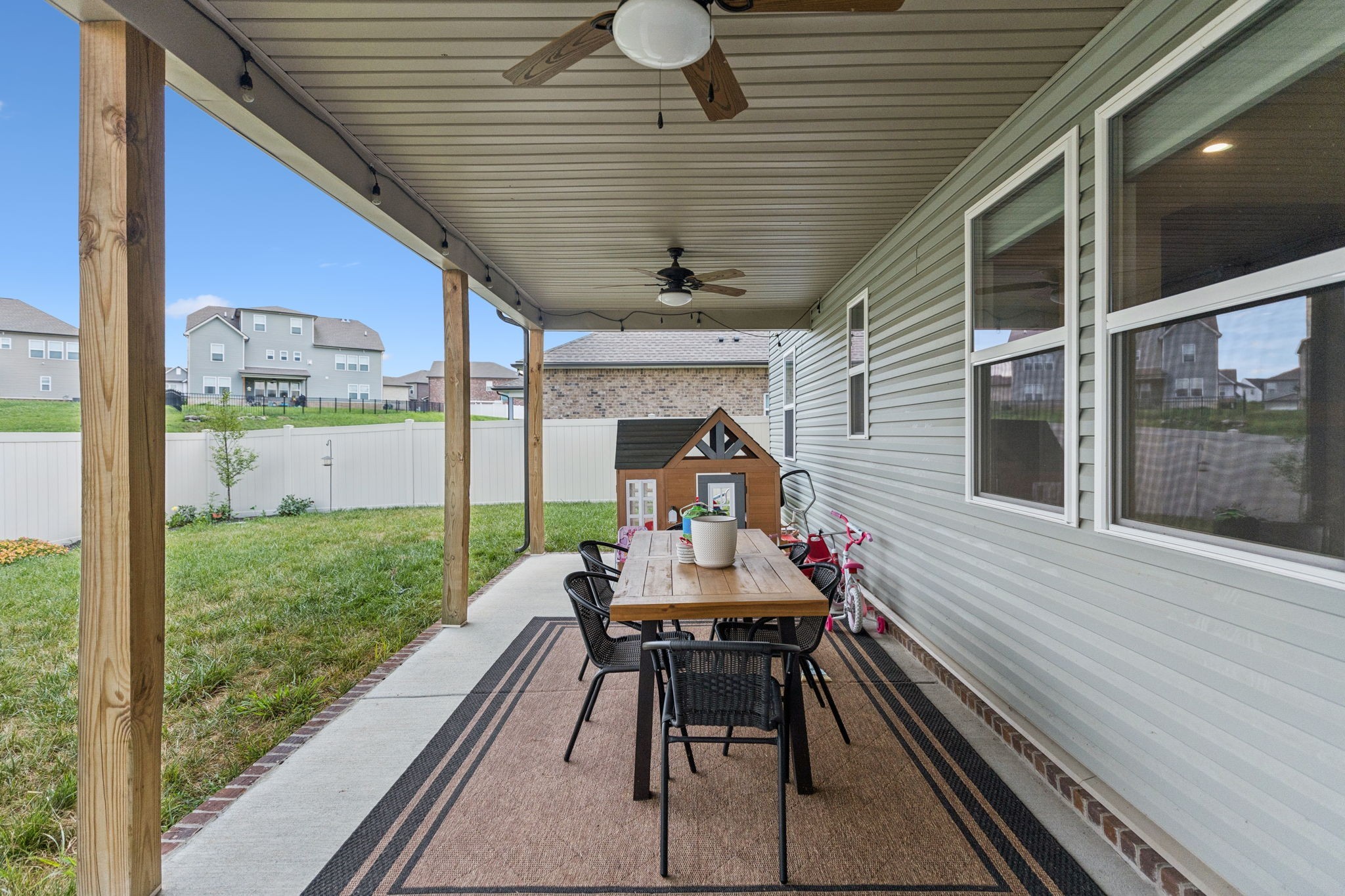 903 Carnation Dr