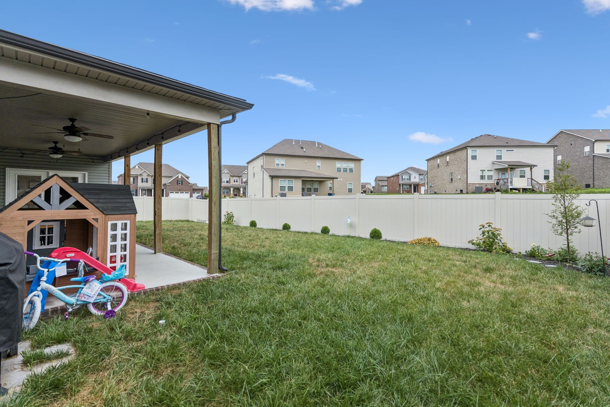 903 Carnation Dr