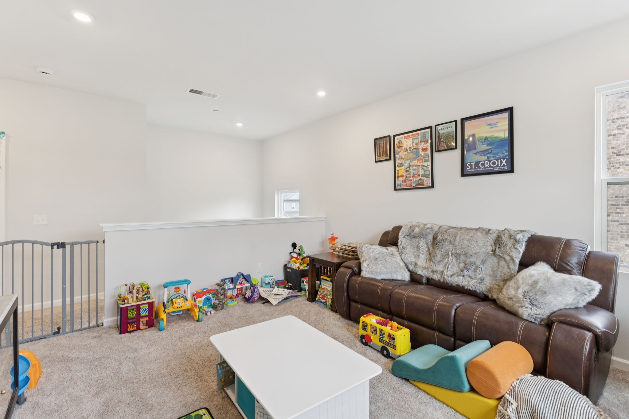 903 Carnation Dr