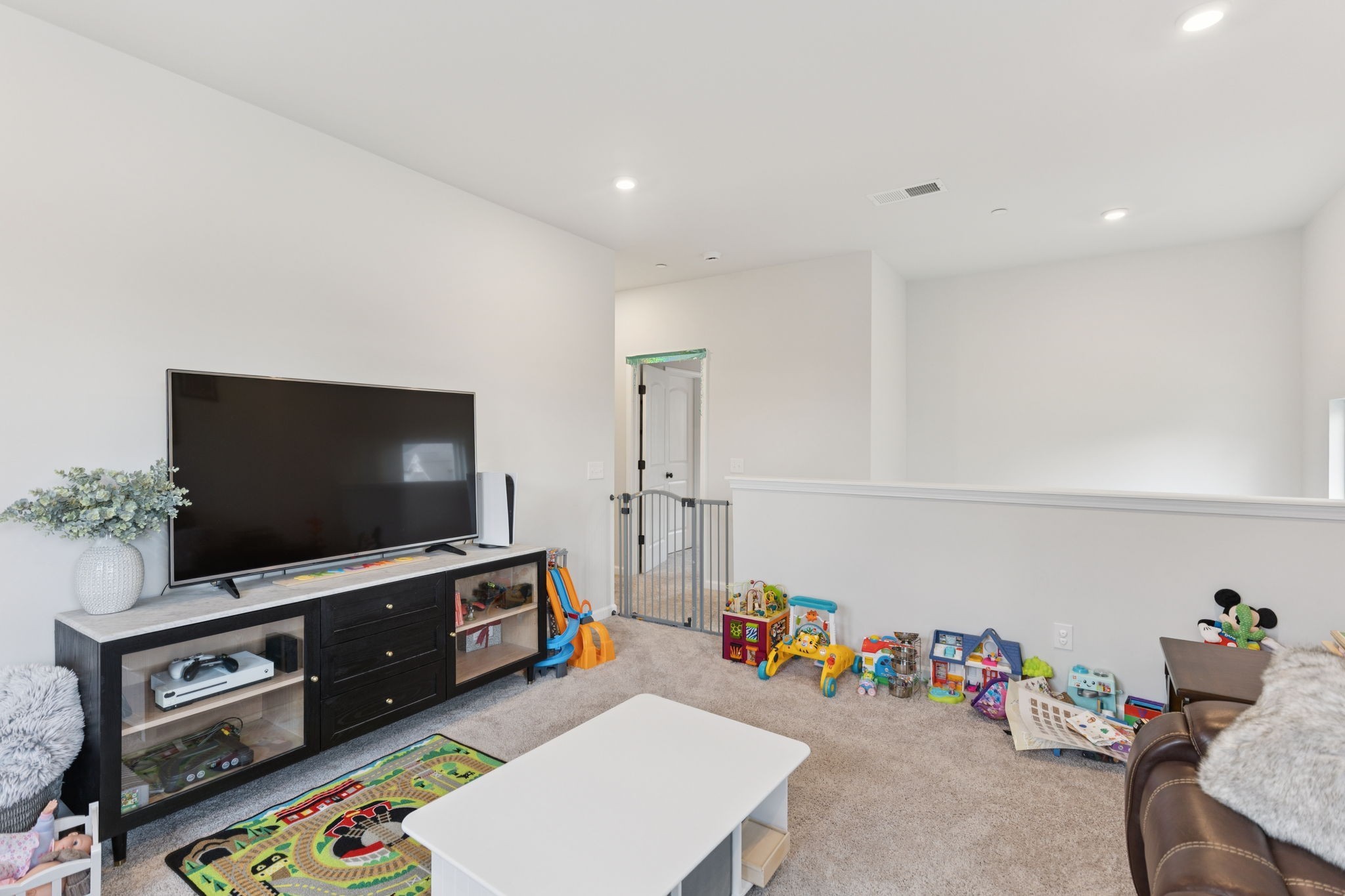 903 Carnation Dr