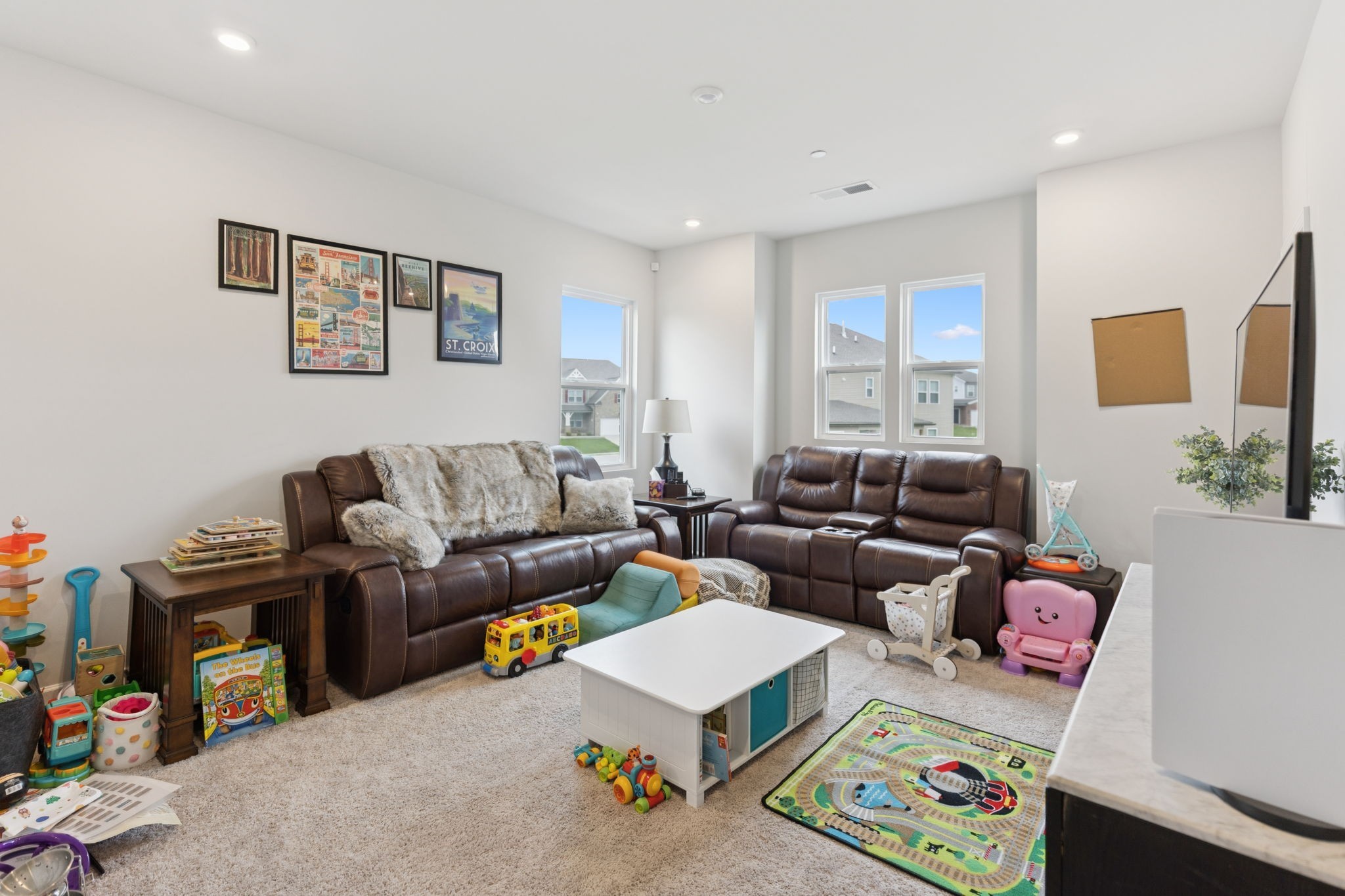 903 Carnation Dr