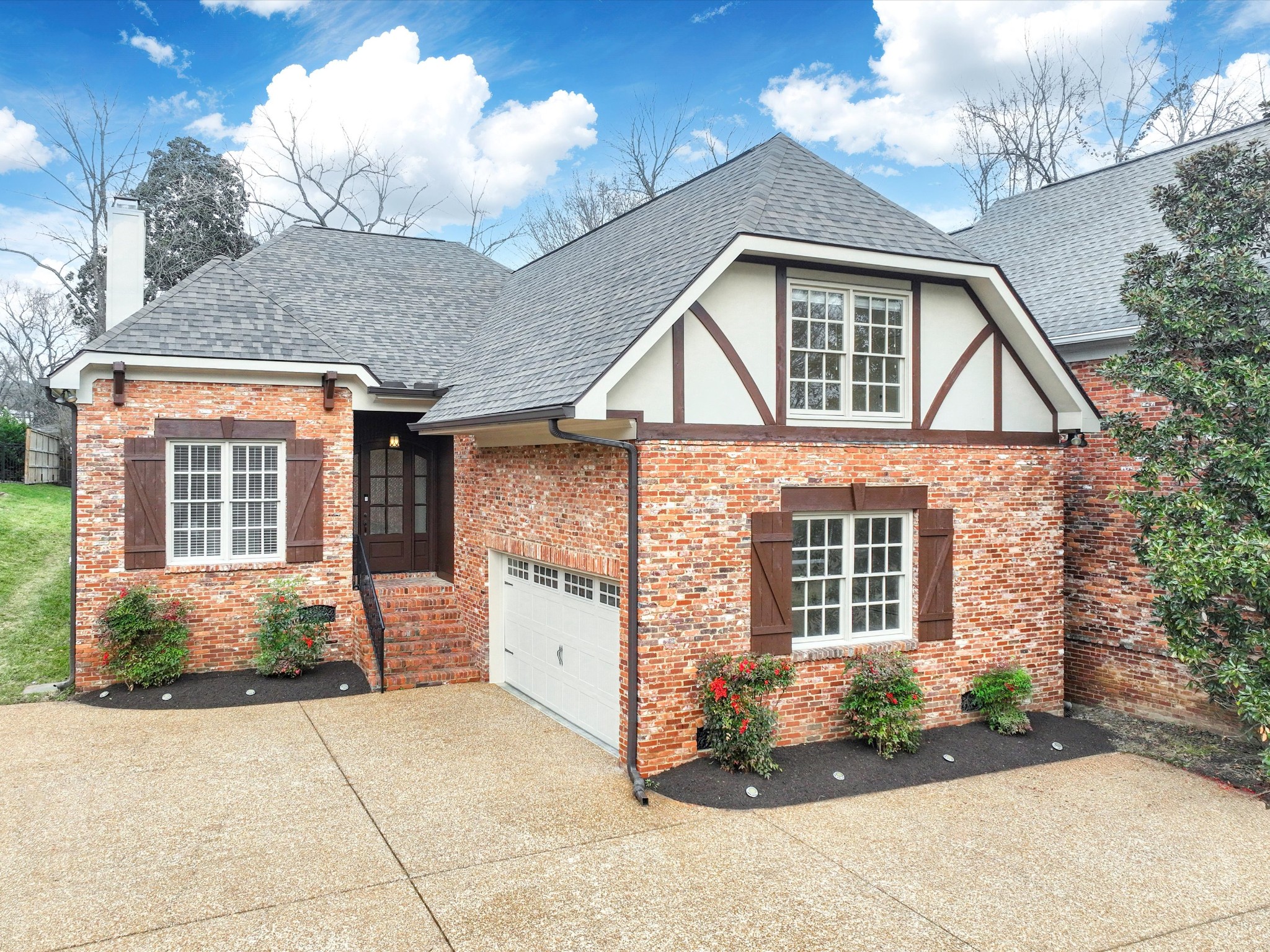 5906 Old Harding Pike