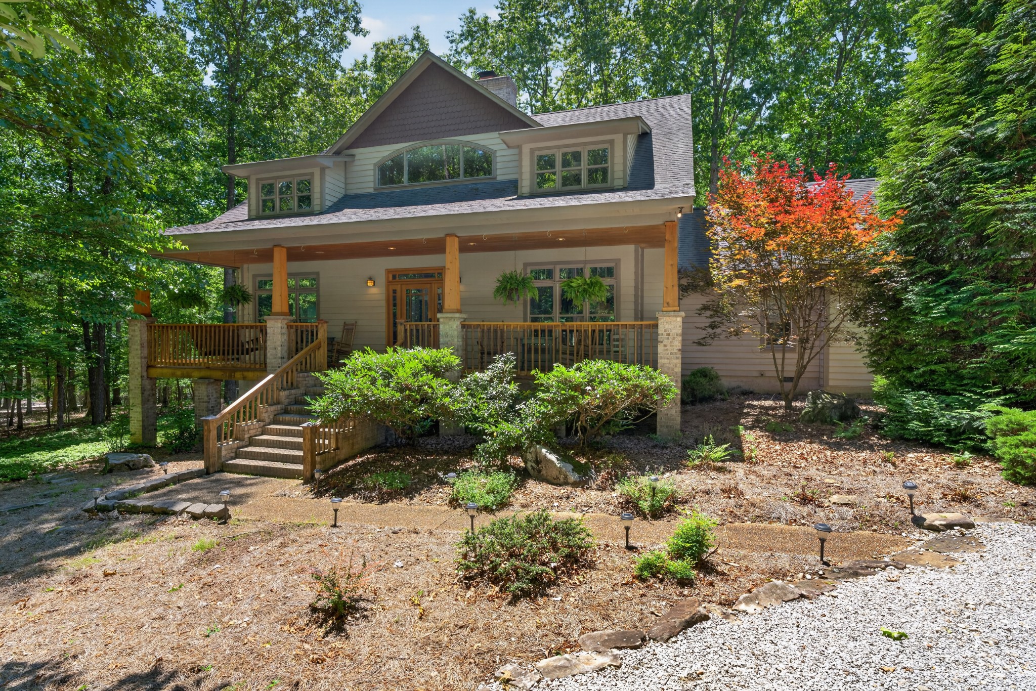 2046 Lakeshore Dr