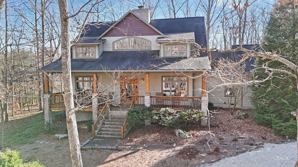 2046 Lakeshore Dr