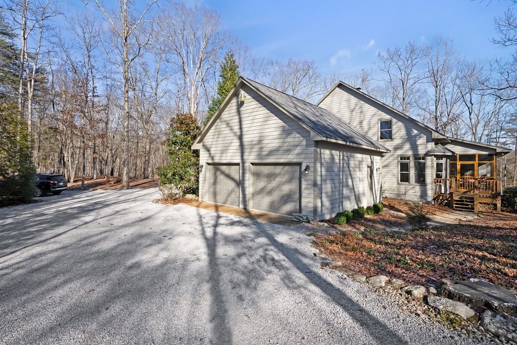 2046 Lakeshore Dr