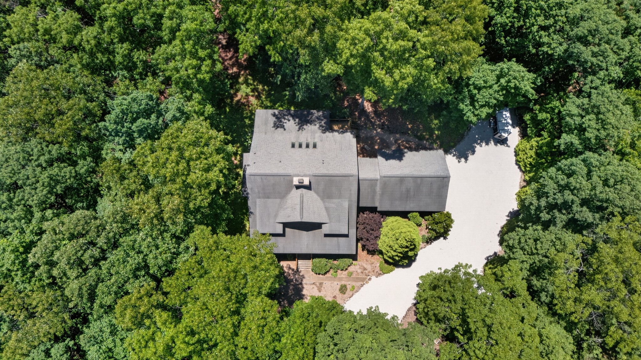 2046 Lakeshore Dr