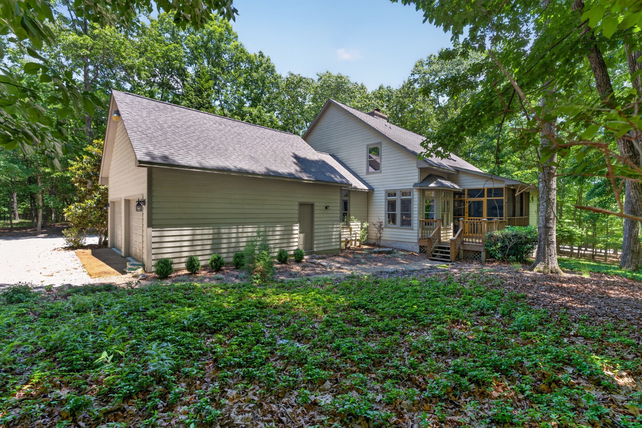 2046 Lakeshore Dr