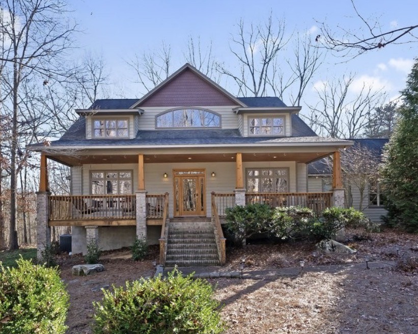 2046 Lakeshore Dr