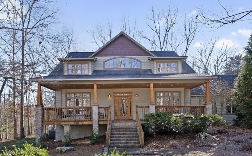 2046 Lakeshore Dr