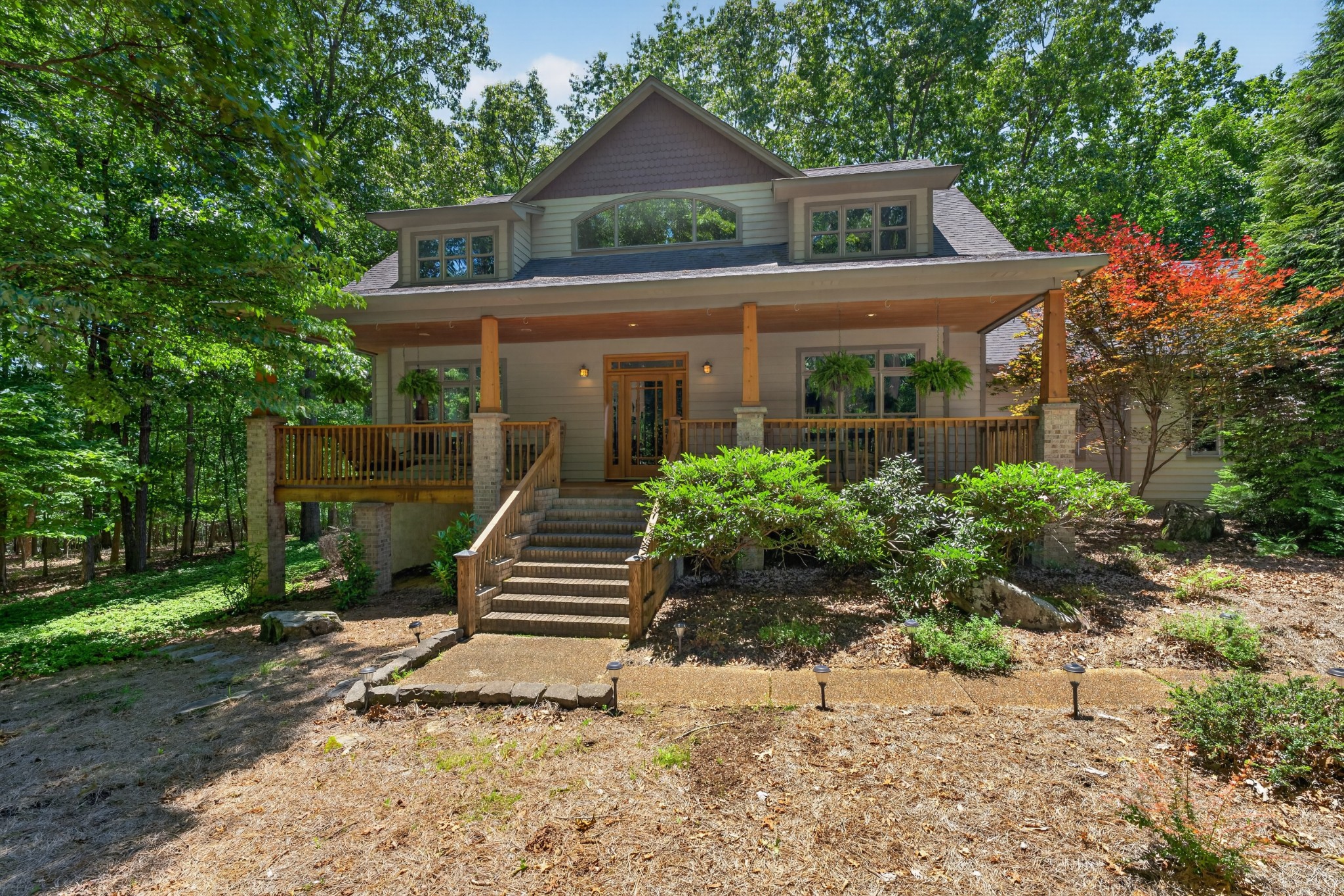 2046 Lakeshore Dr