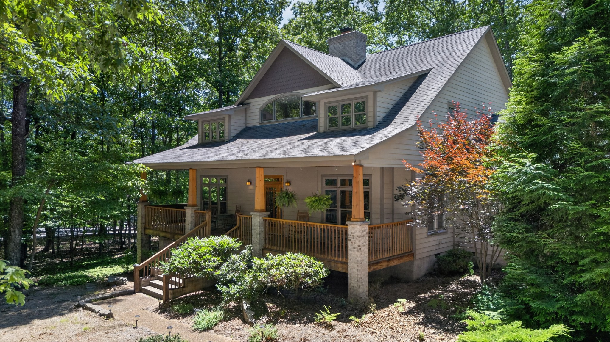 2046 Lakeshore Dr