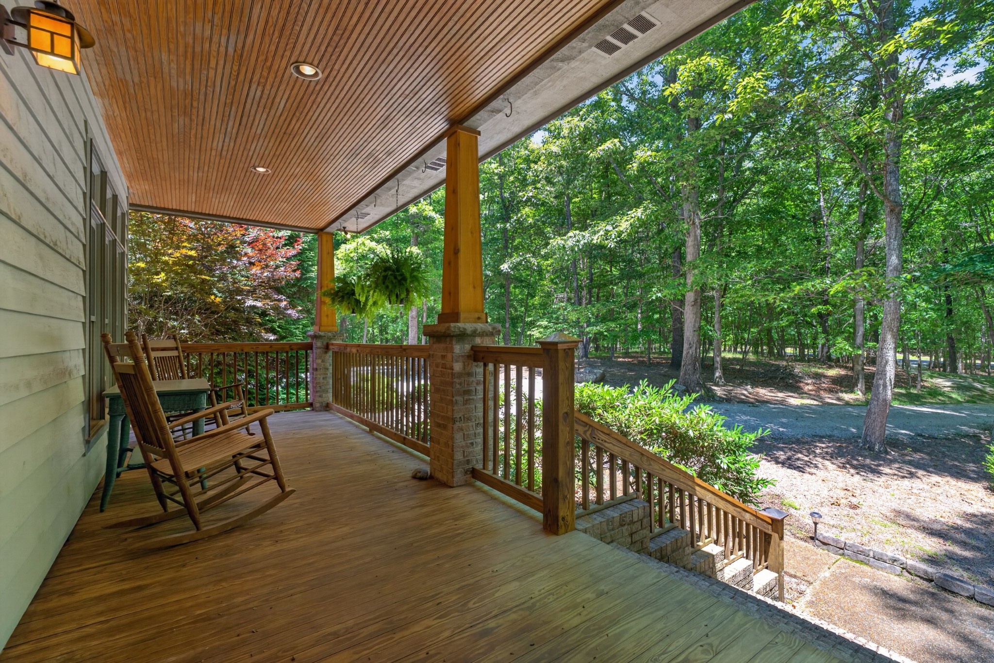 2046 Lakeshore Dr
