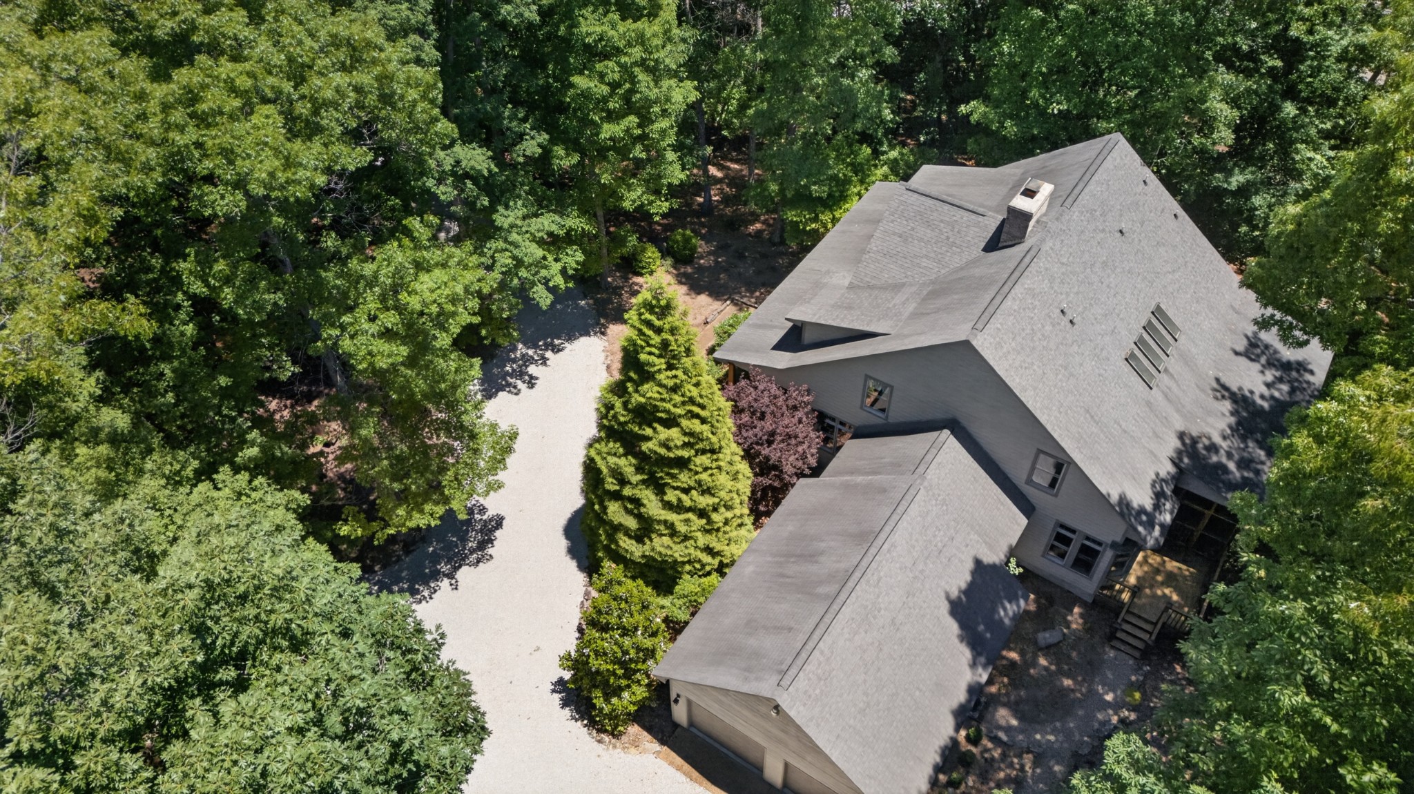 2046 Lakeshore Dr
