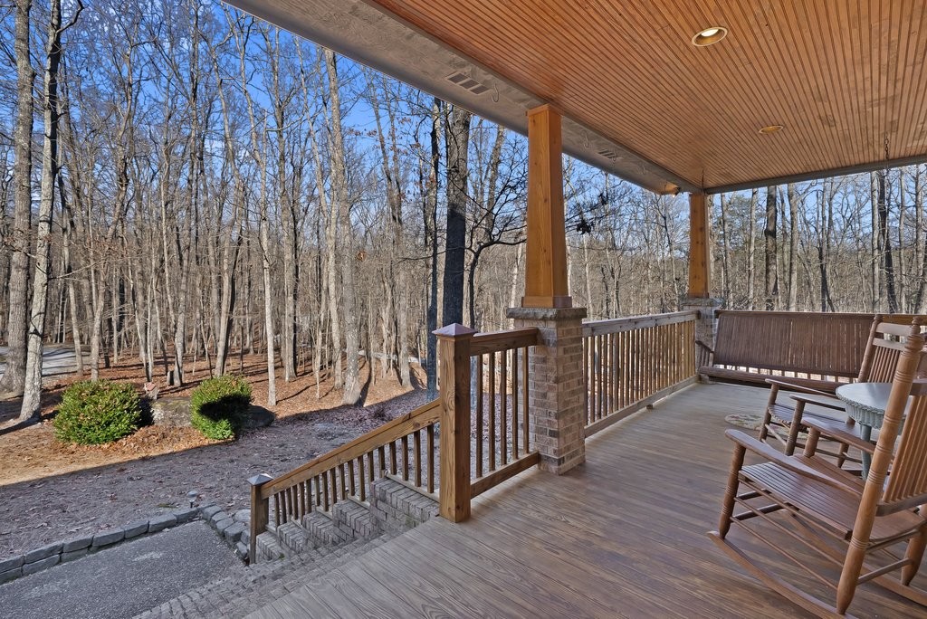 2046 Lakeshore Dr