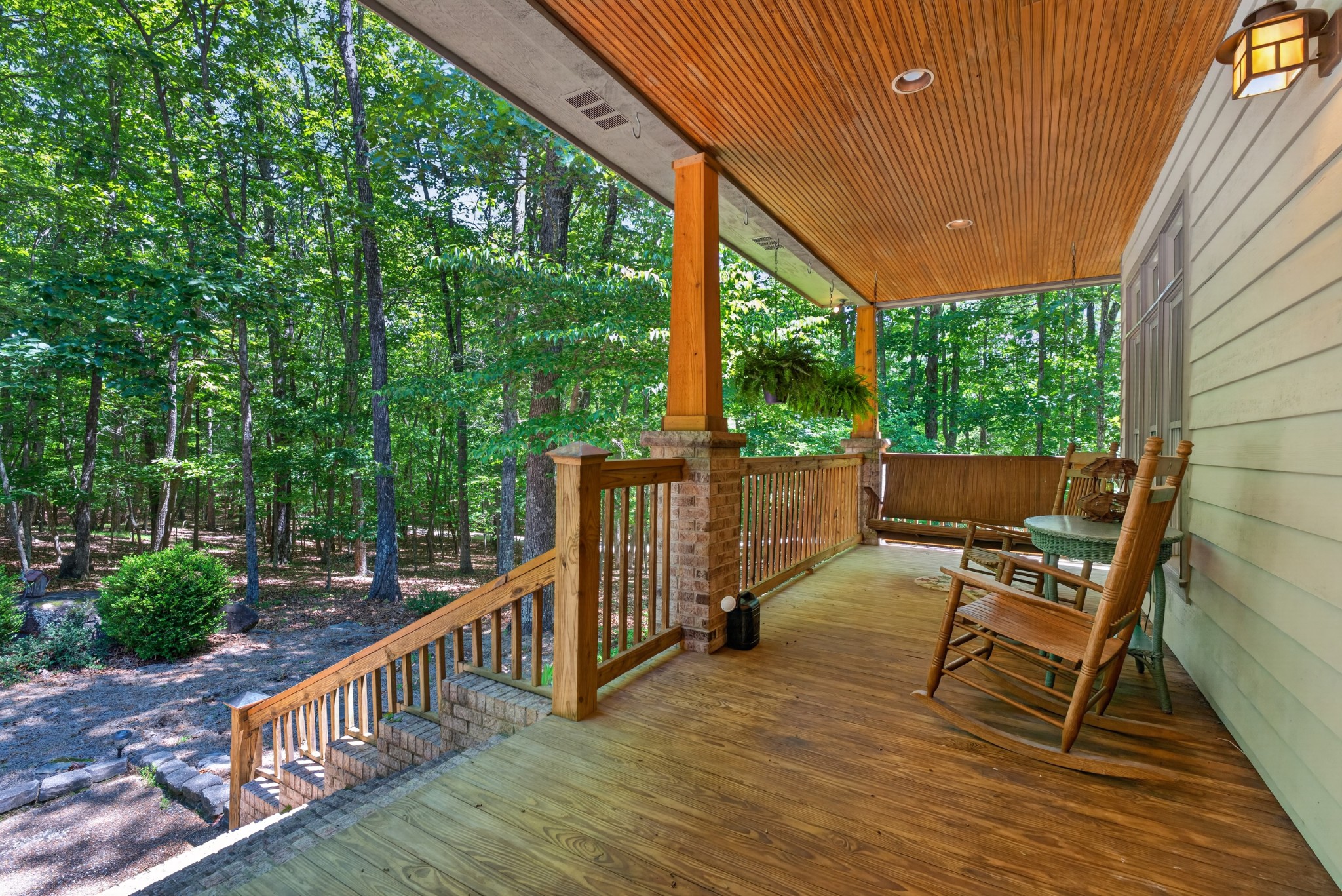 2046 Lakeshore Dr