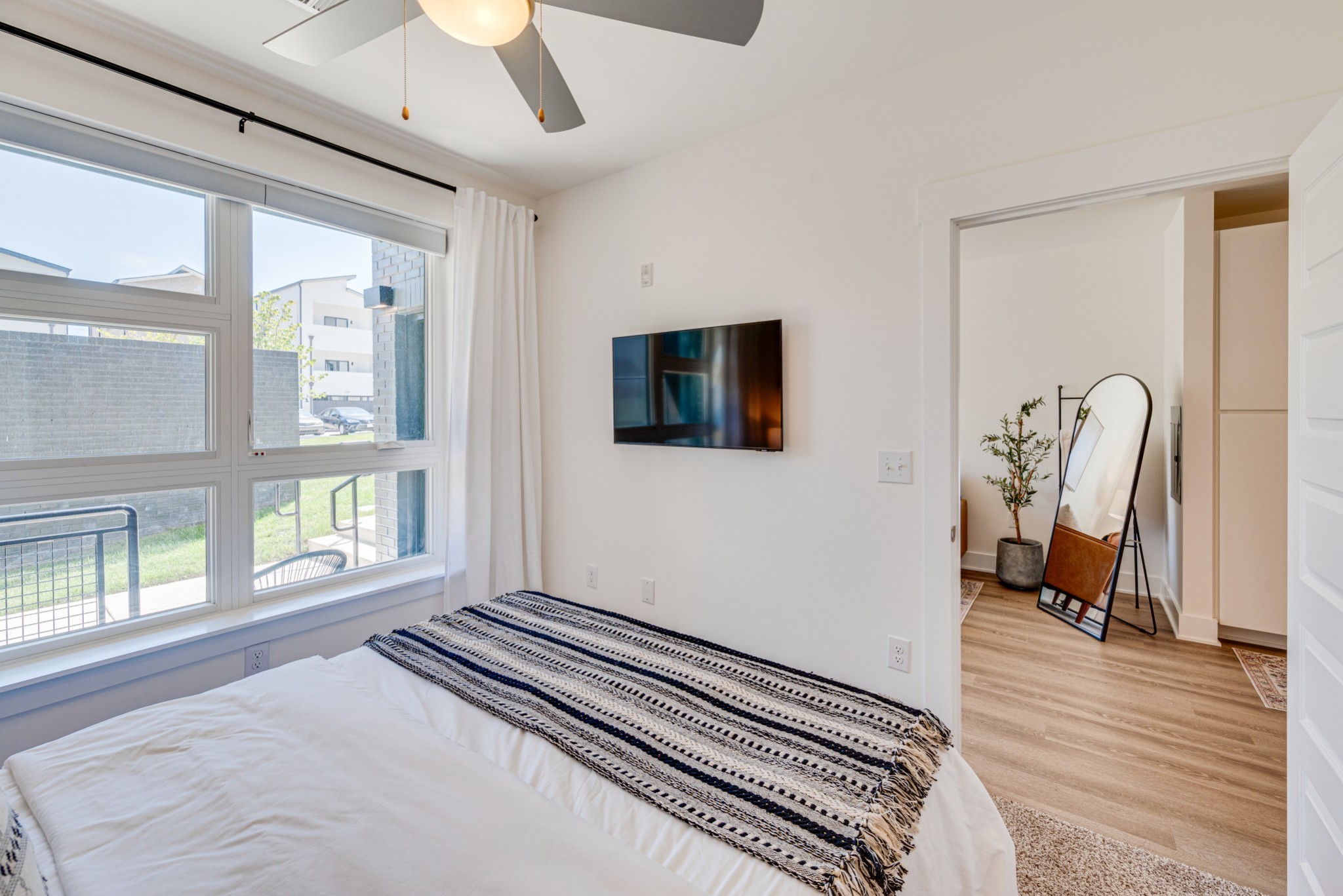 542 Southgate Ave Unit: 215