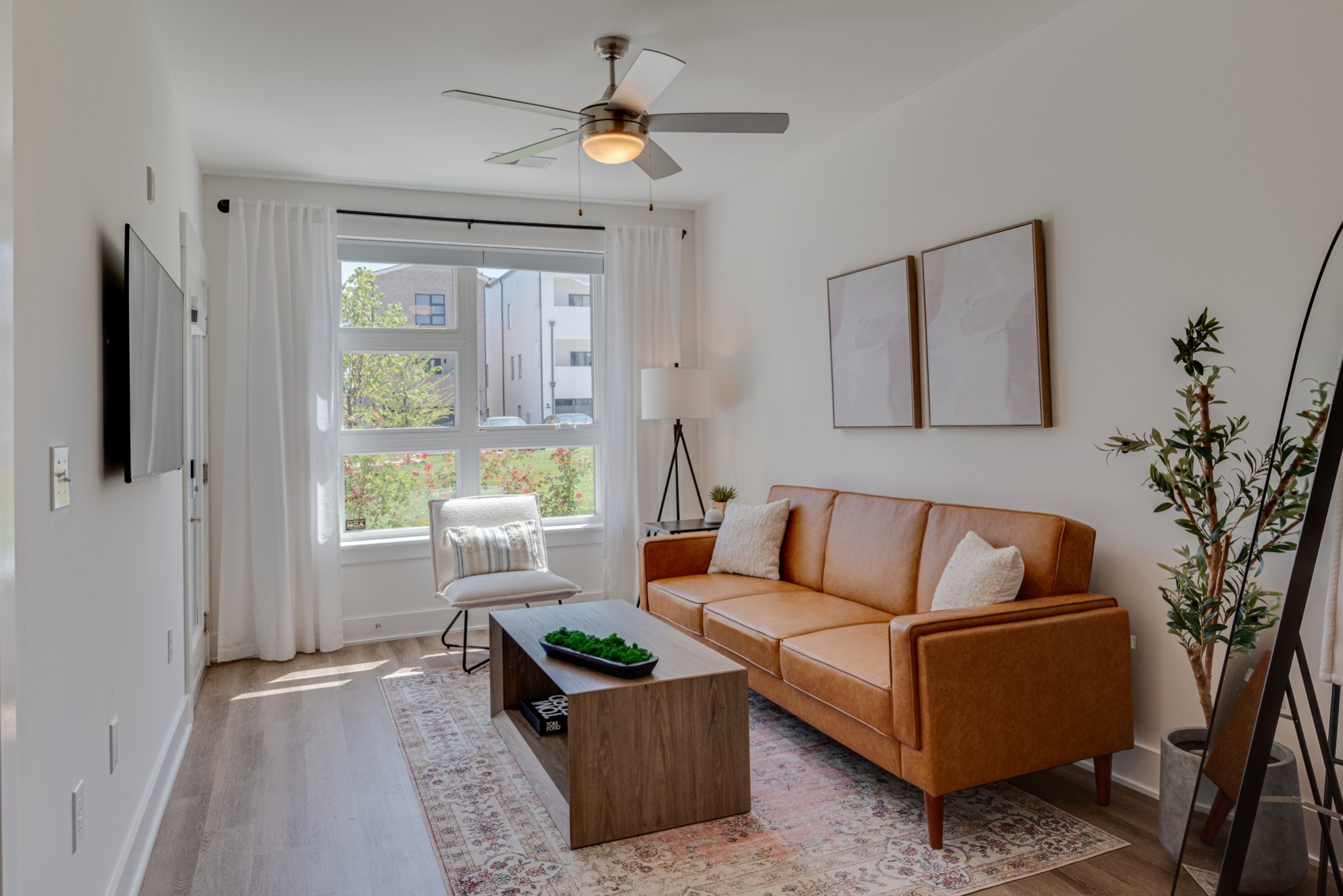 542 Southgate Ave Unit: 215