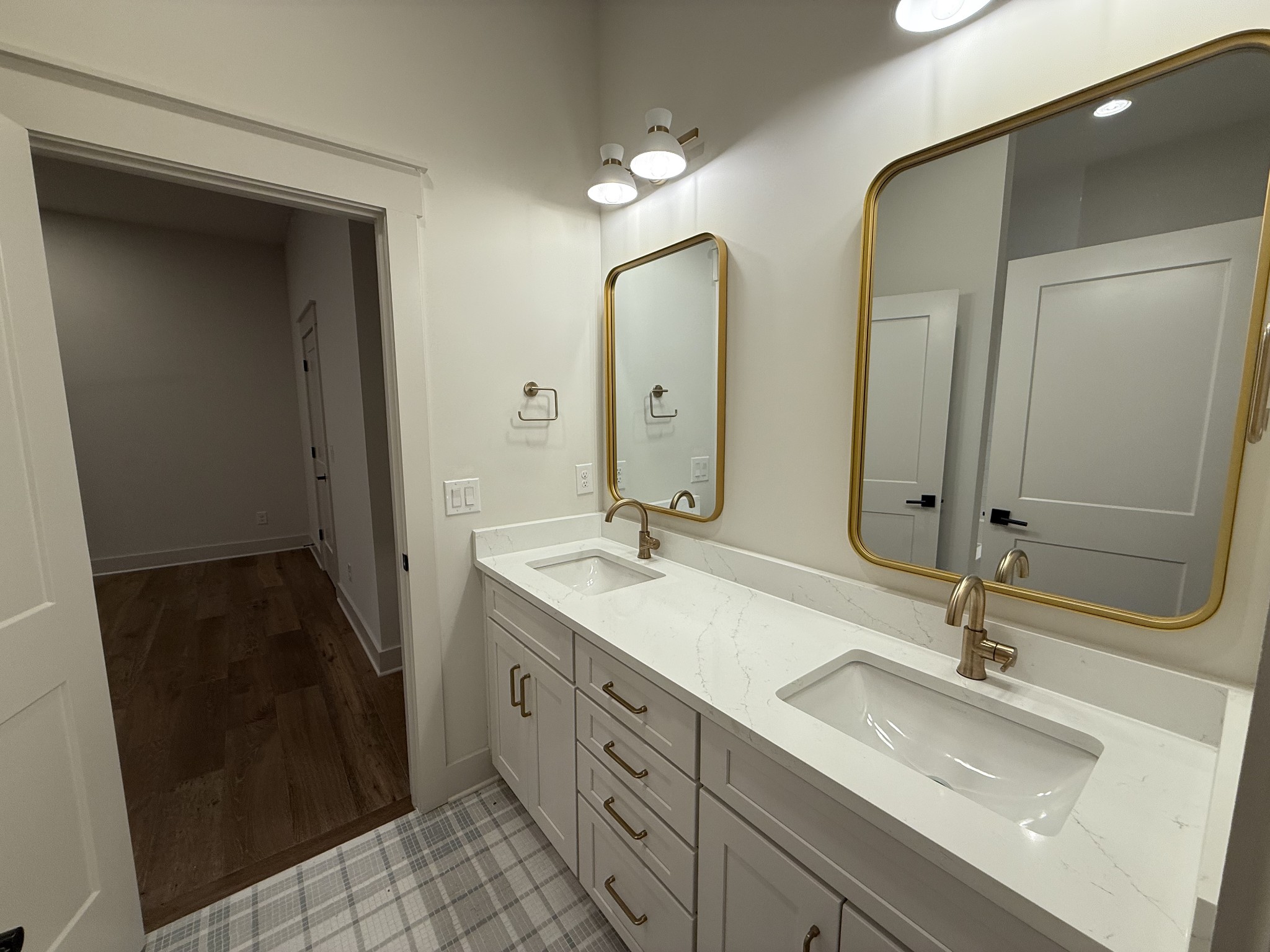 1125 Chickering Park Dr