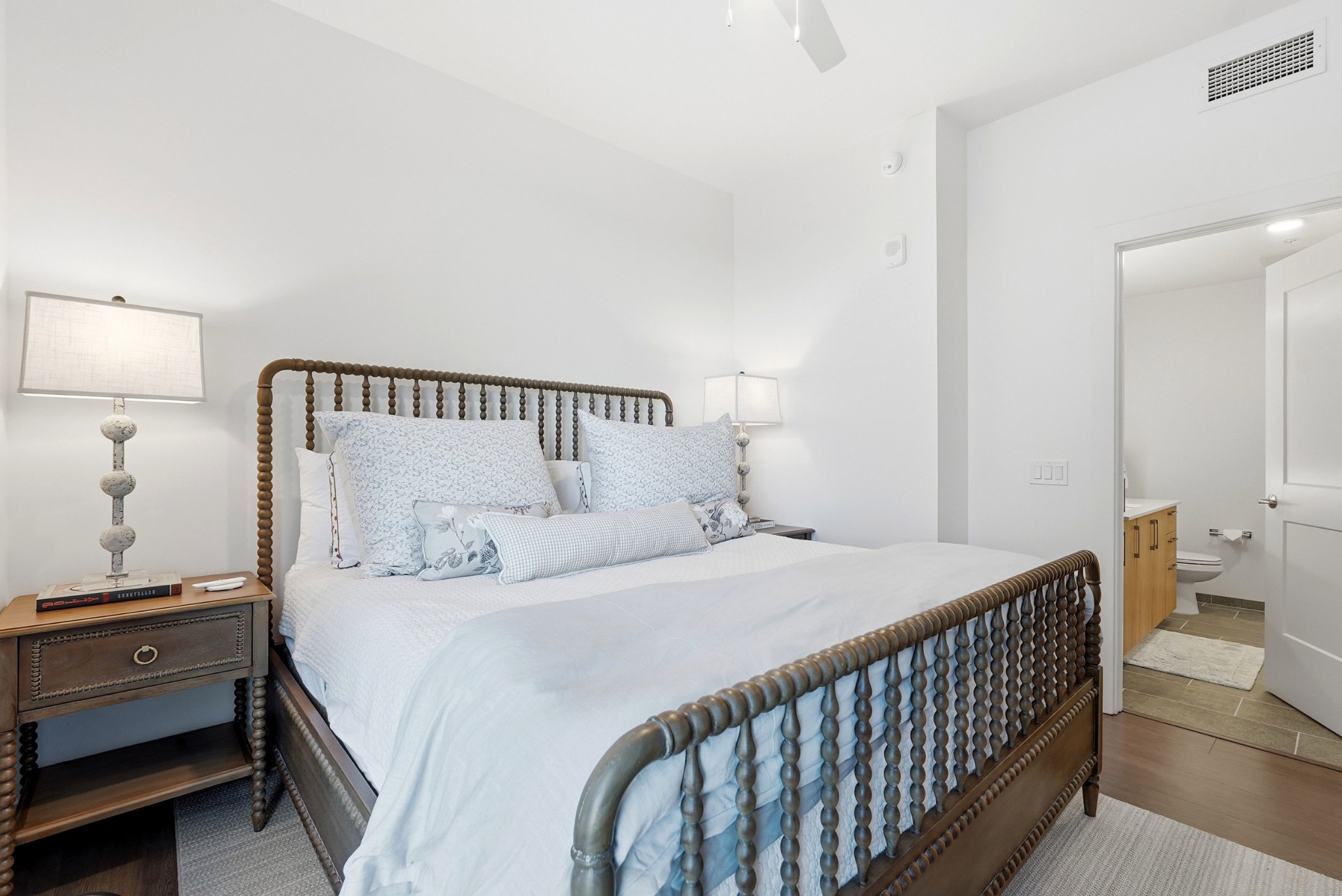 1212 Demonbreun St Unit: 1402