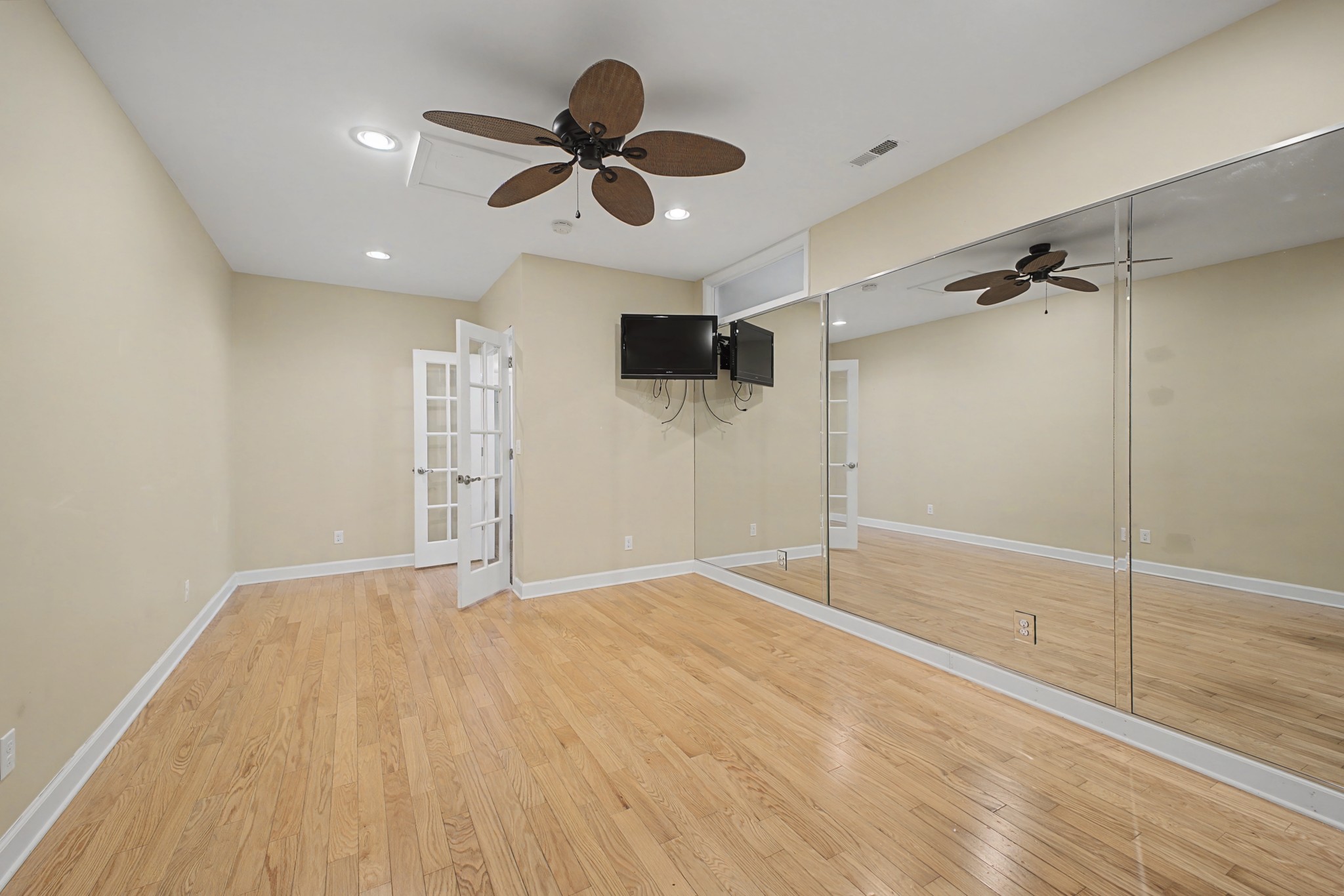 871 Arlington Heights Dr