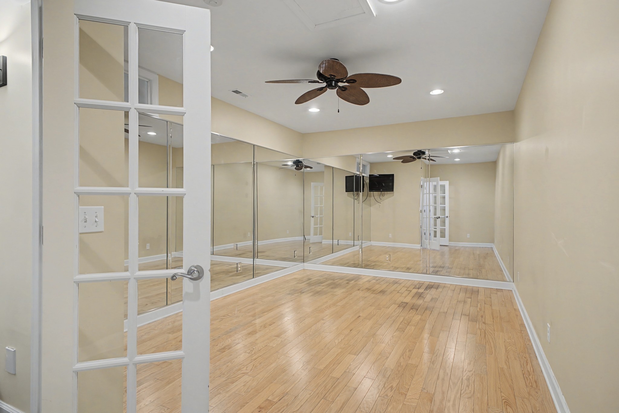 871 Arlington Heights Dr