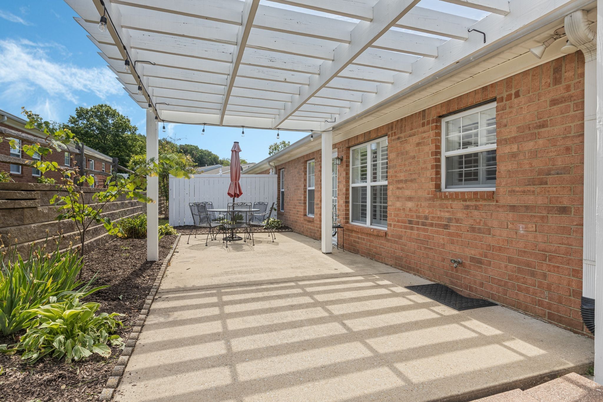 18 Holland Park Ln