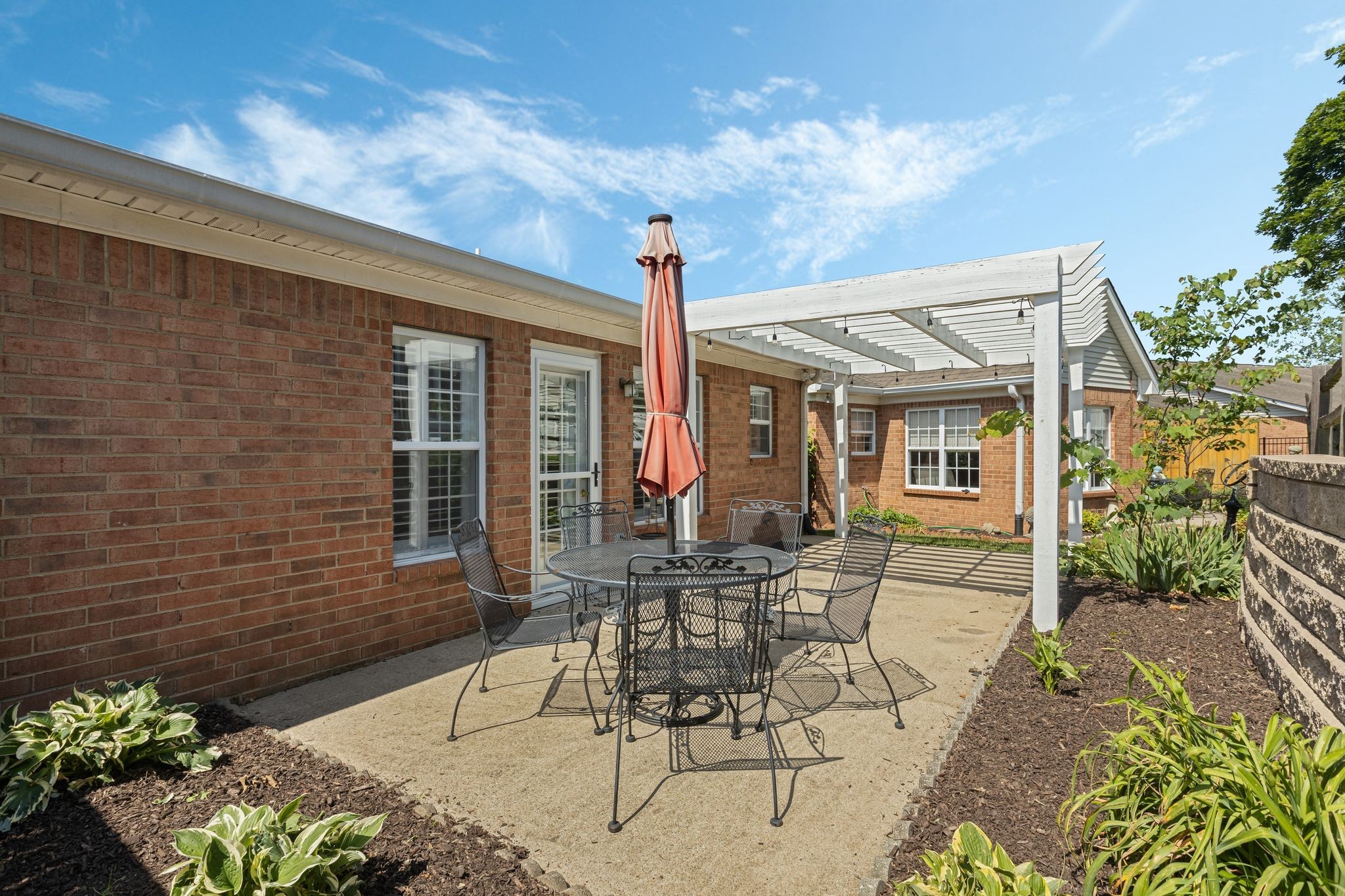 18 Holland Park Ln