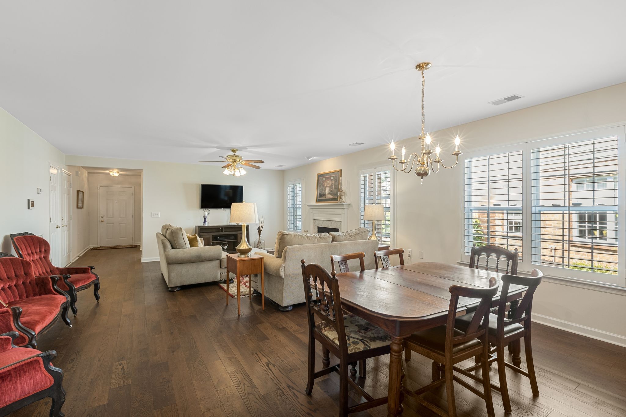 18 Holland Park Ln