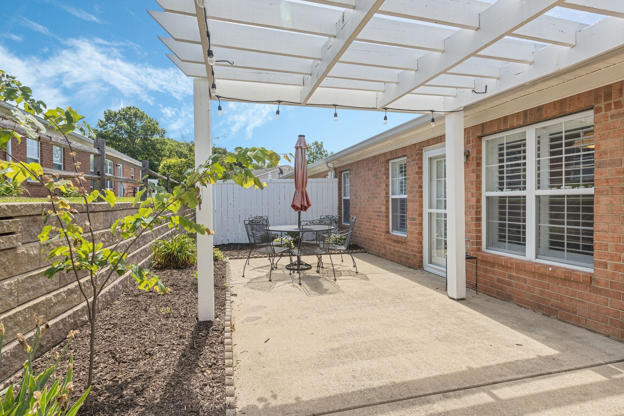 18 Holland Park Ln