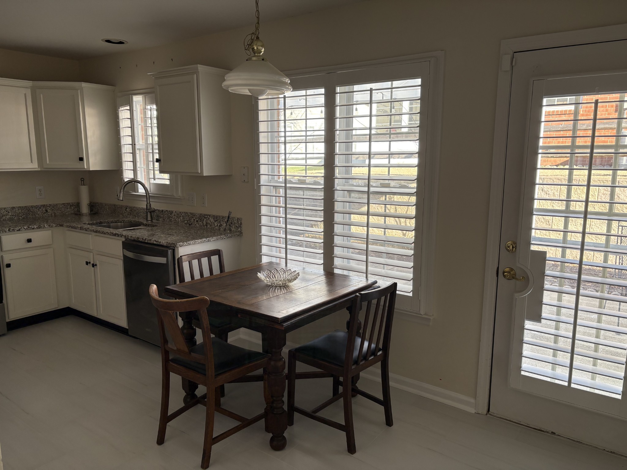 18 Holland Park Ln
