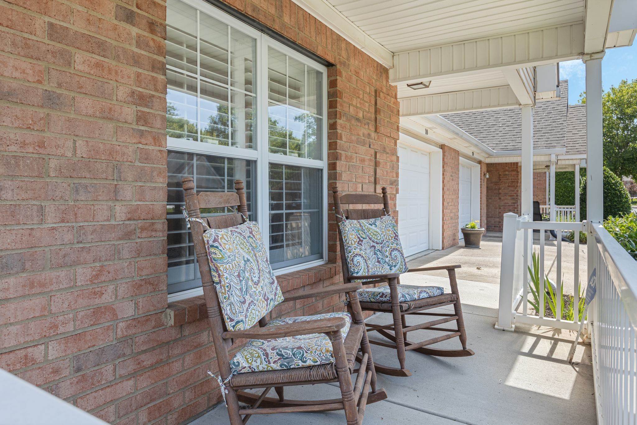 18 Holland Park Ln