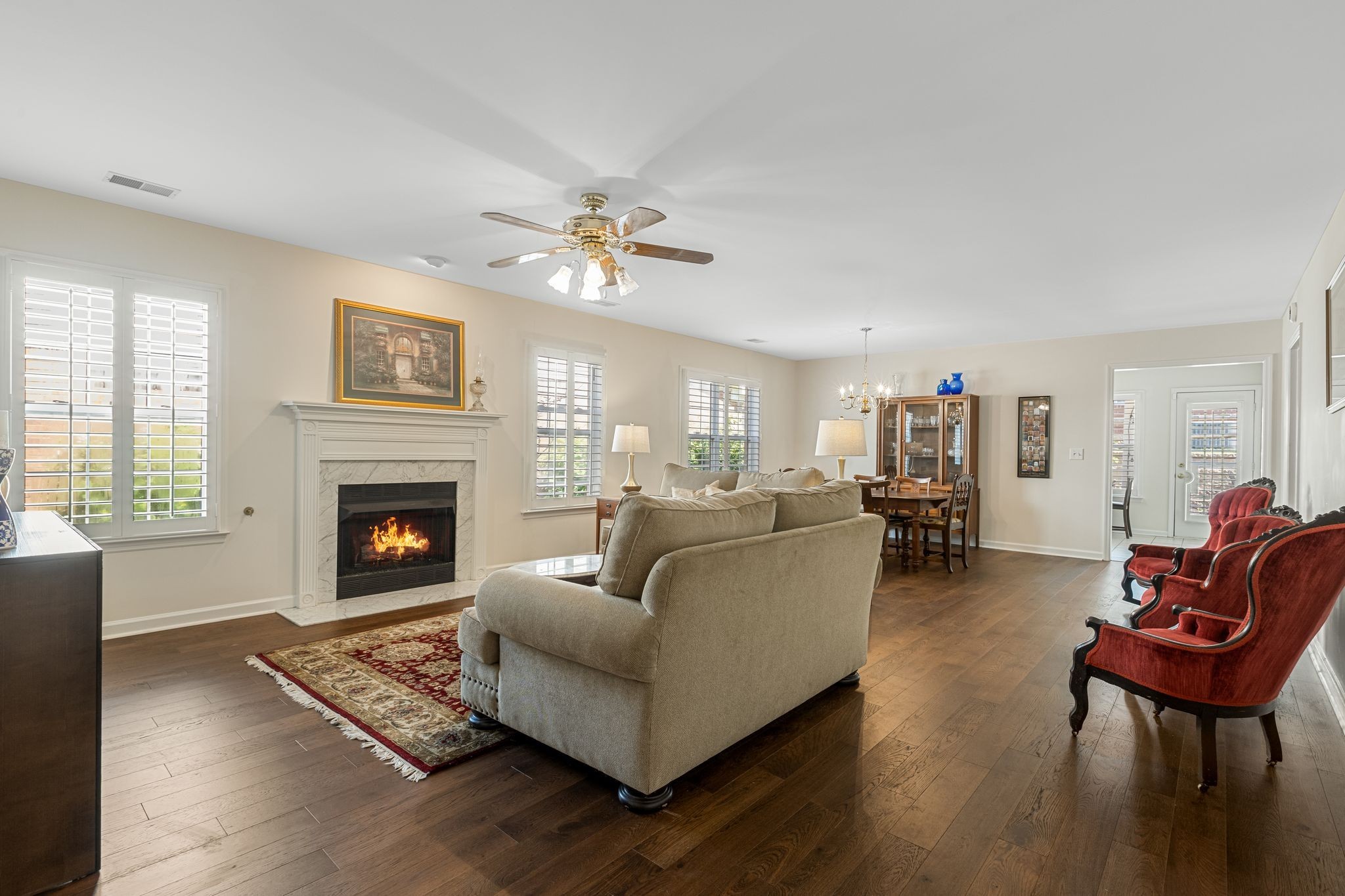 18 Holland Park Ln