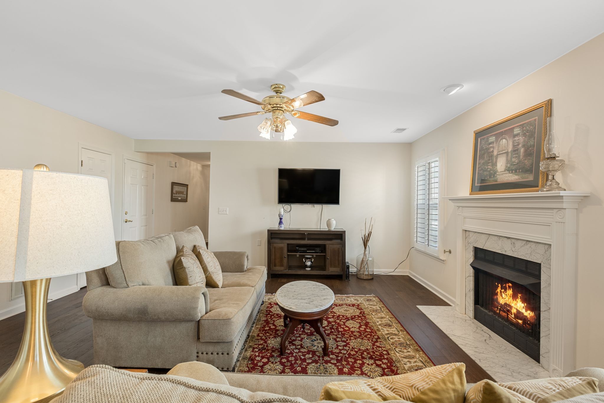 18 Holland Park Ln