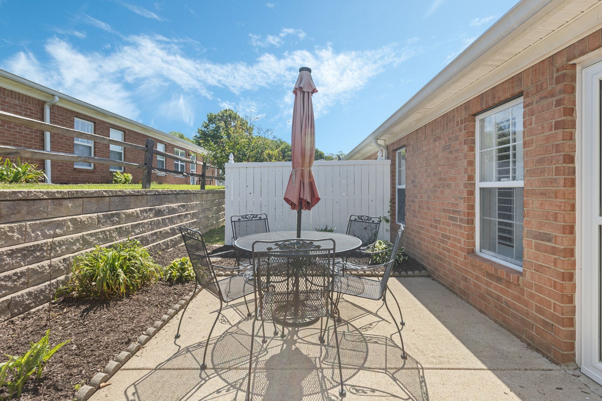 18 Holland Park Ln
