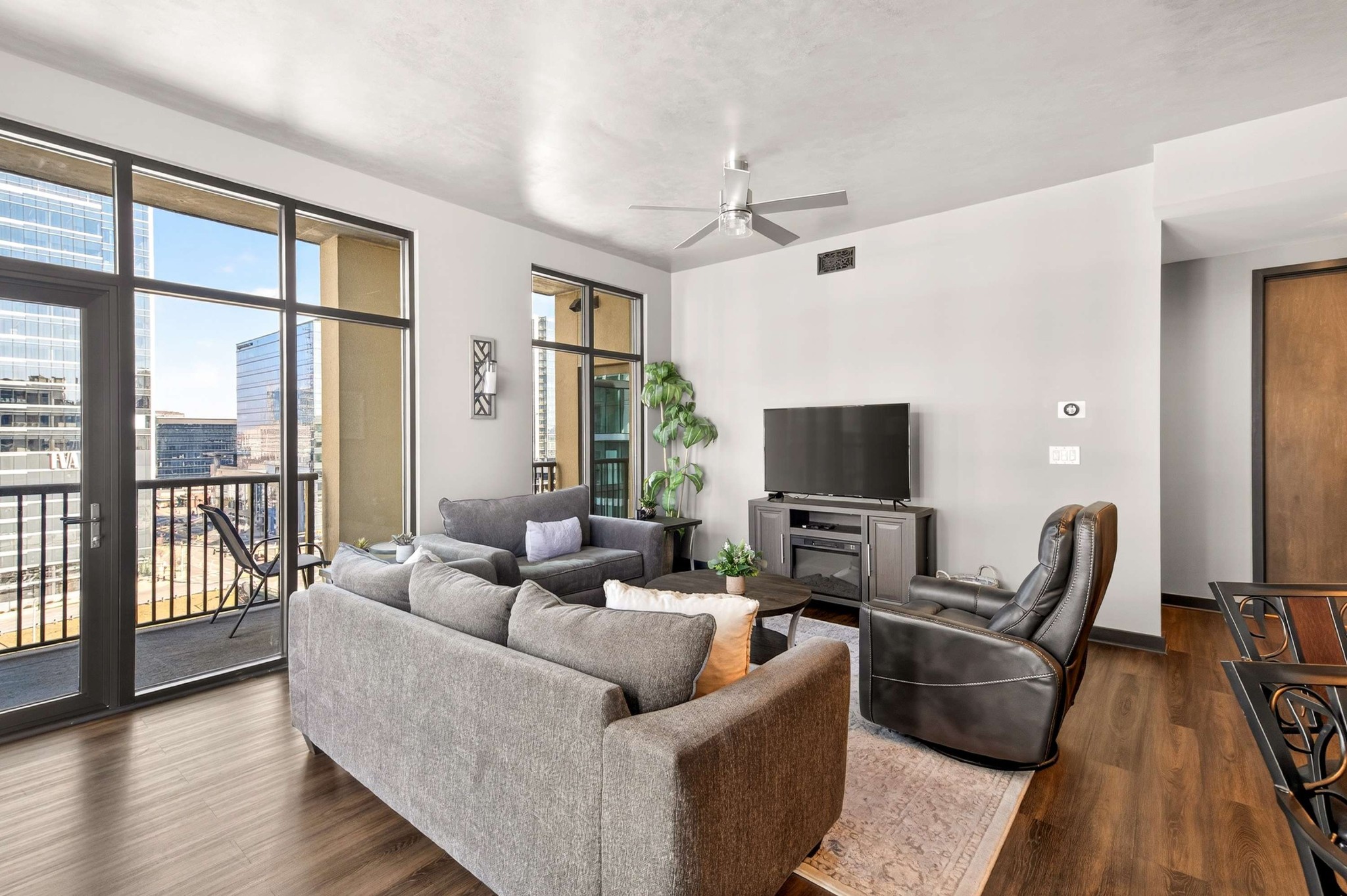 1510 Demonbreun St Unit: 904