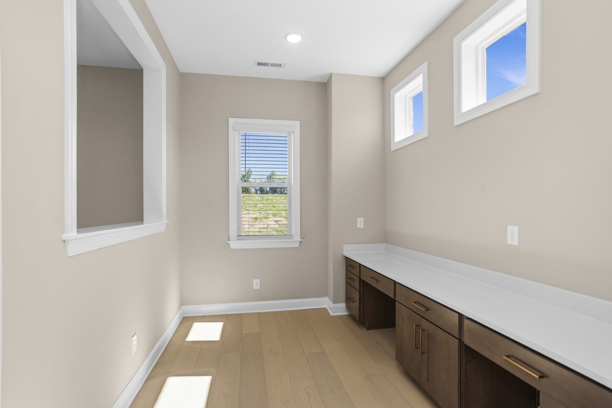 5957 Hunt Valley Drive