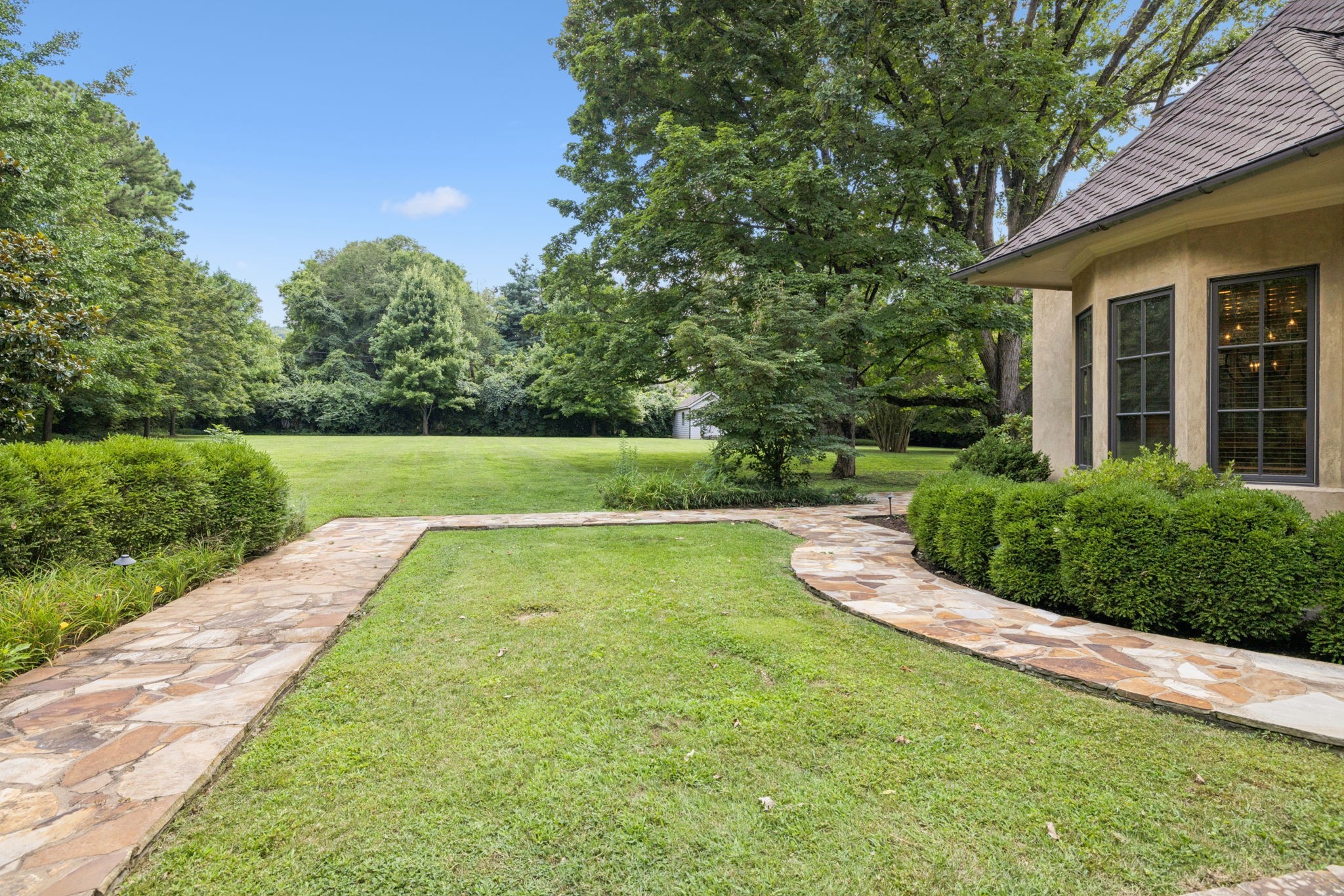 1011 Gateway Ln