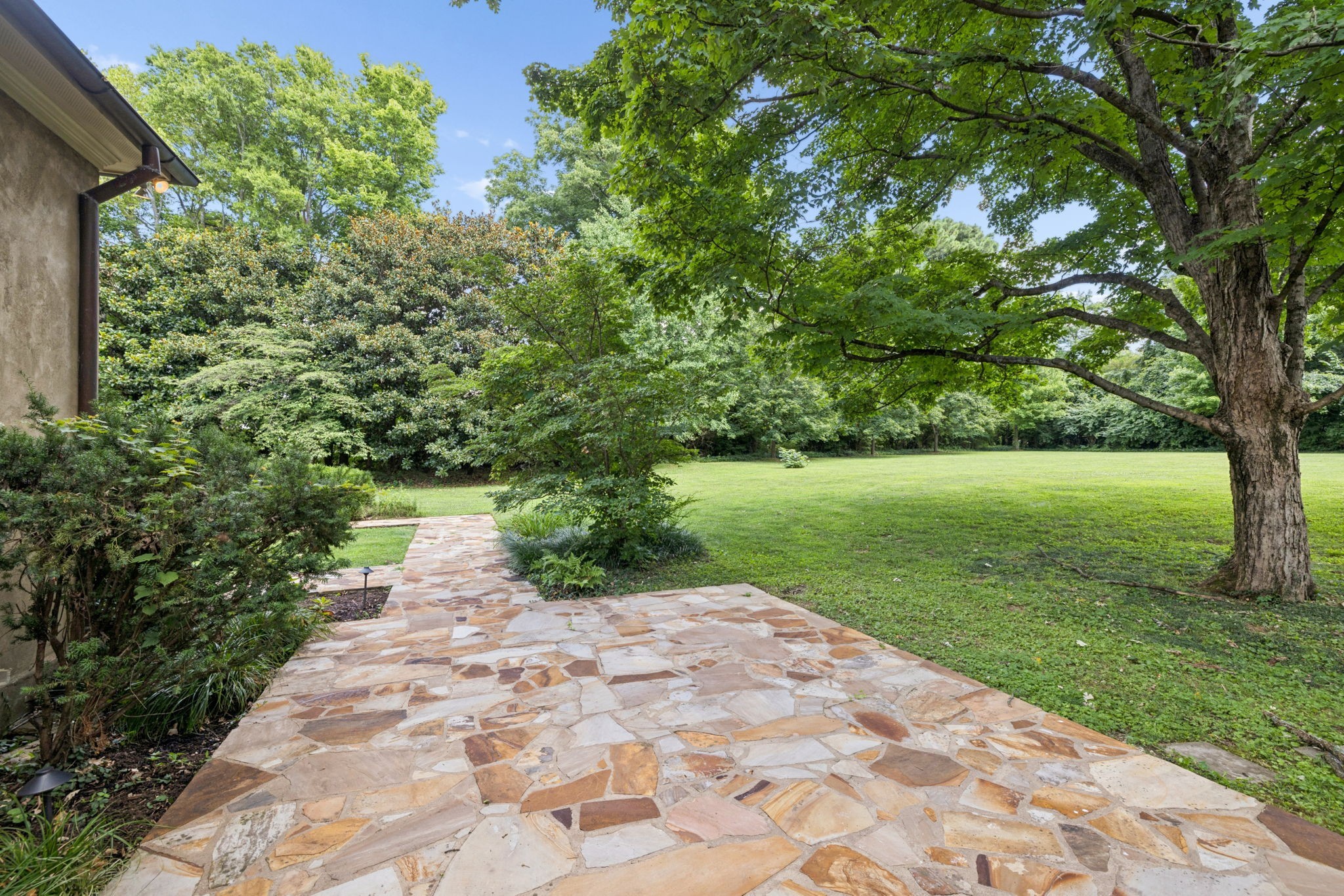 1011 Gateway Ln