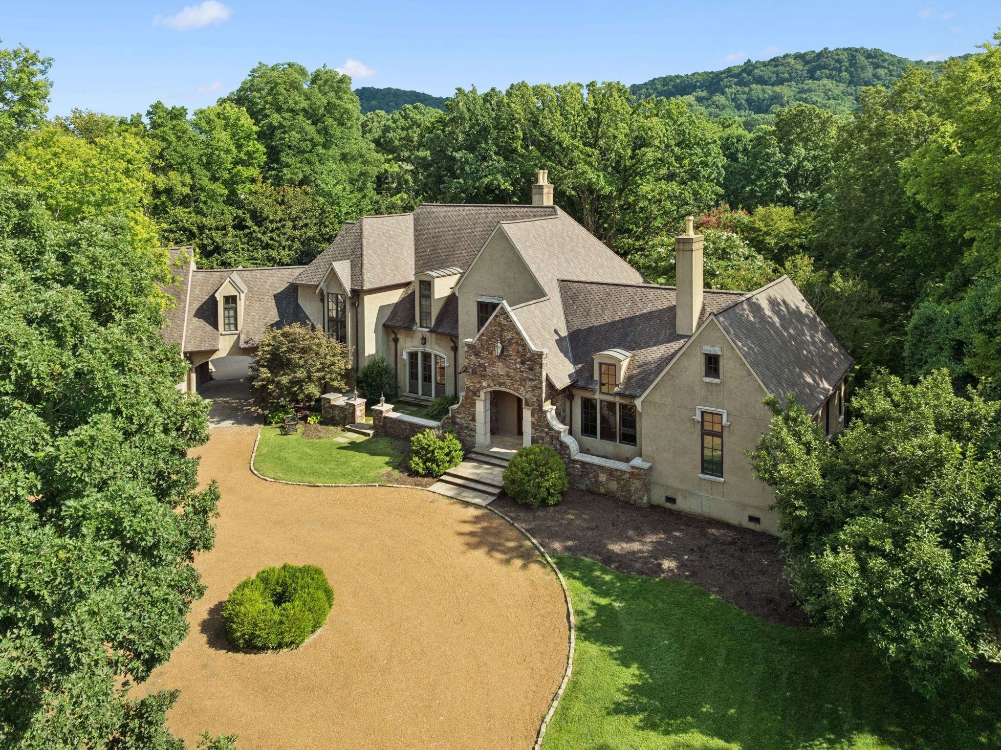 1011 Gateway Ln
