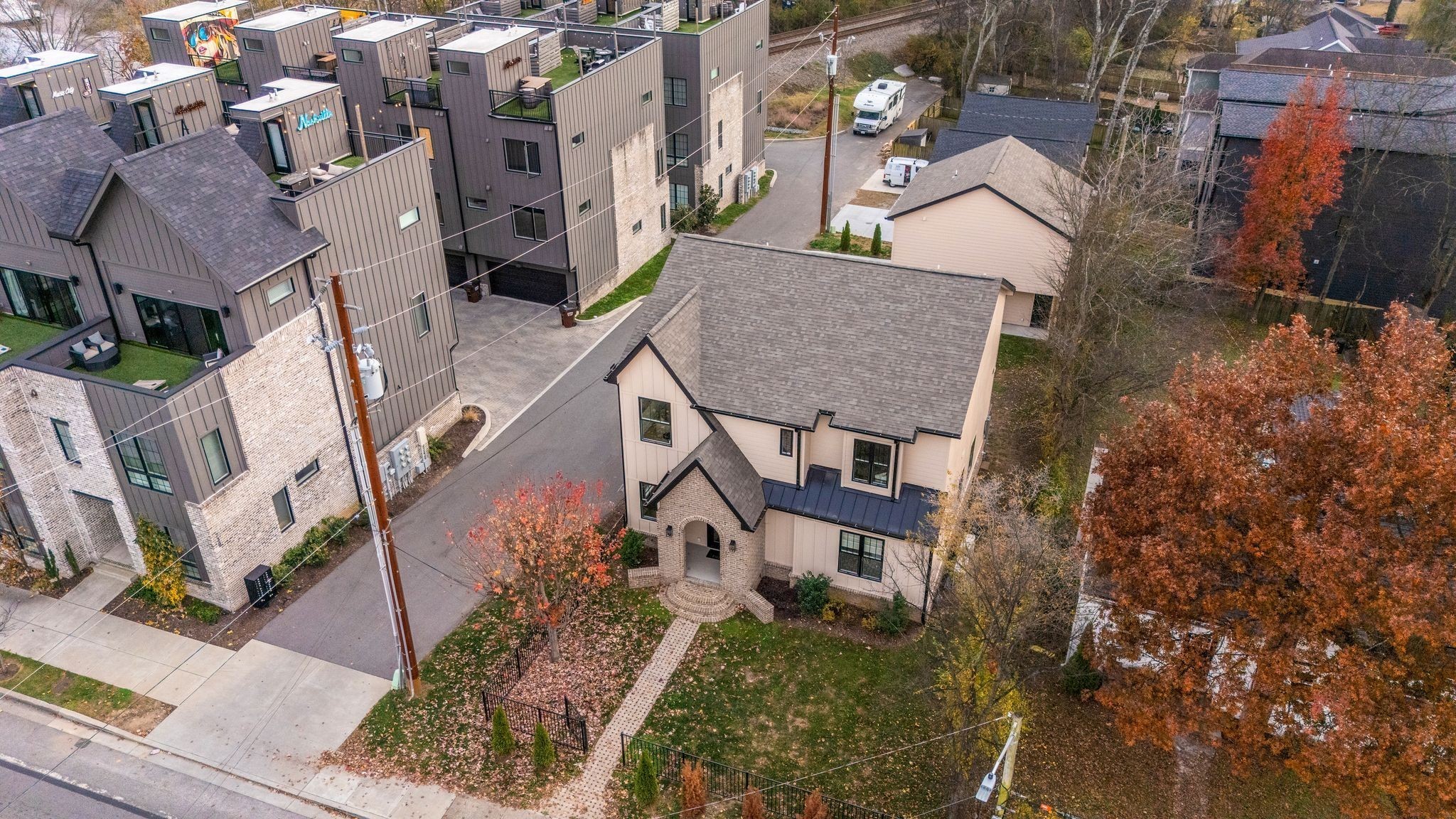 736 Douglas Avenue