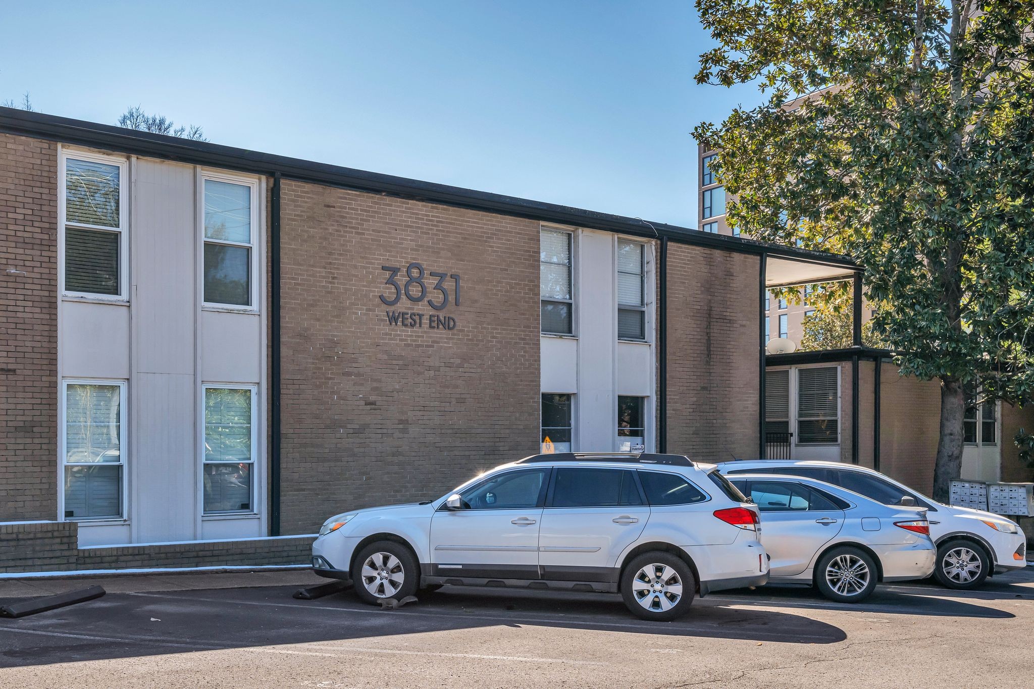 3831 West End Ave Unit: 32