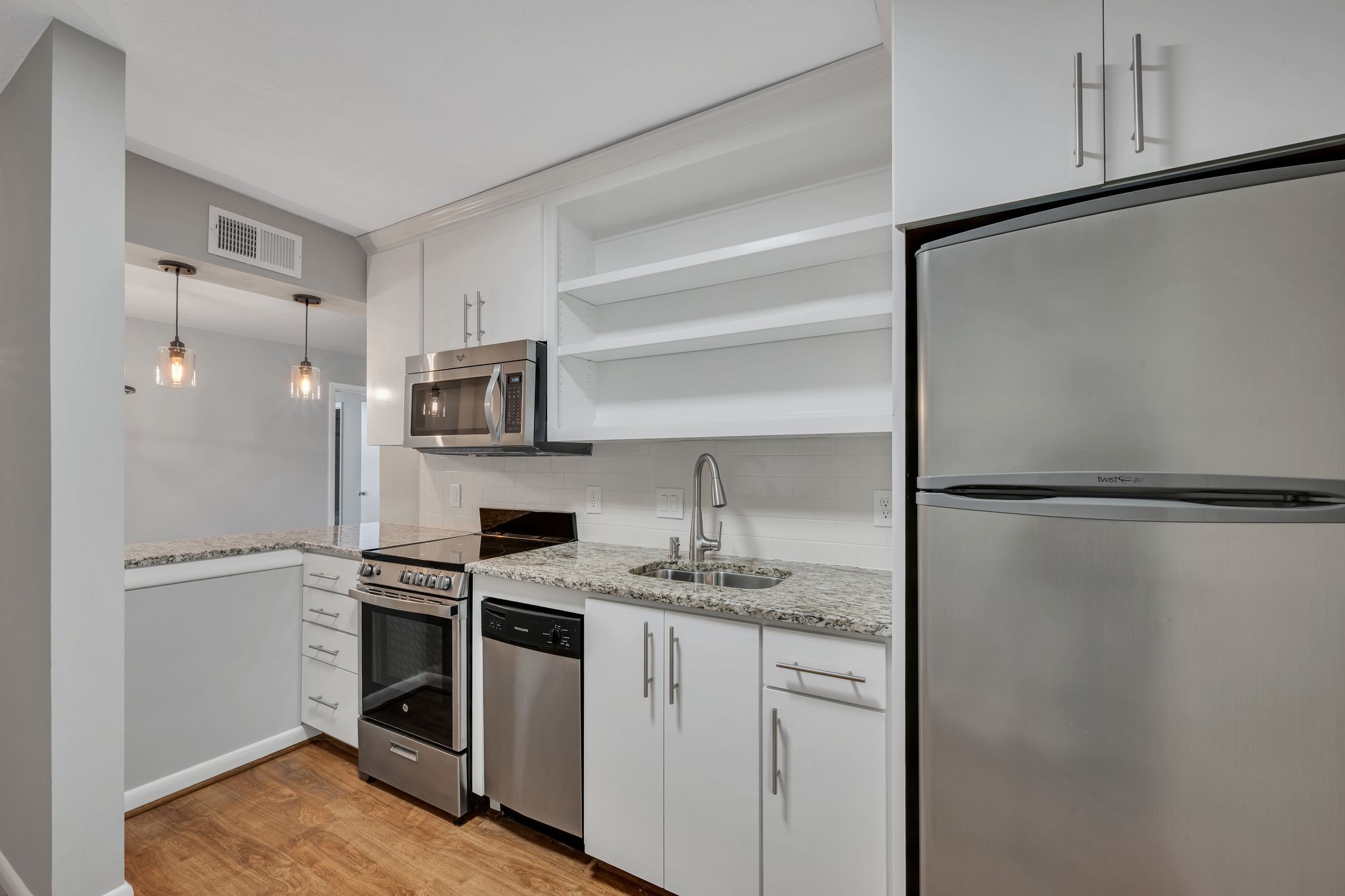 3831 West End Ave Unit: 32