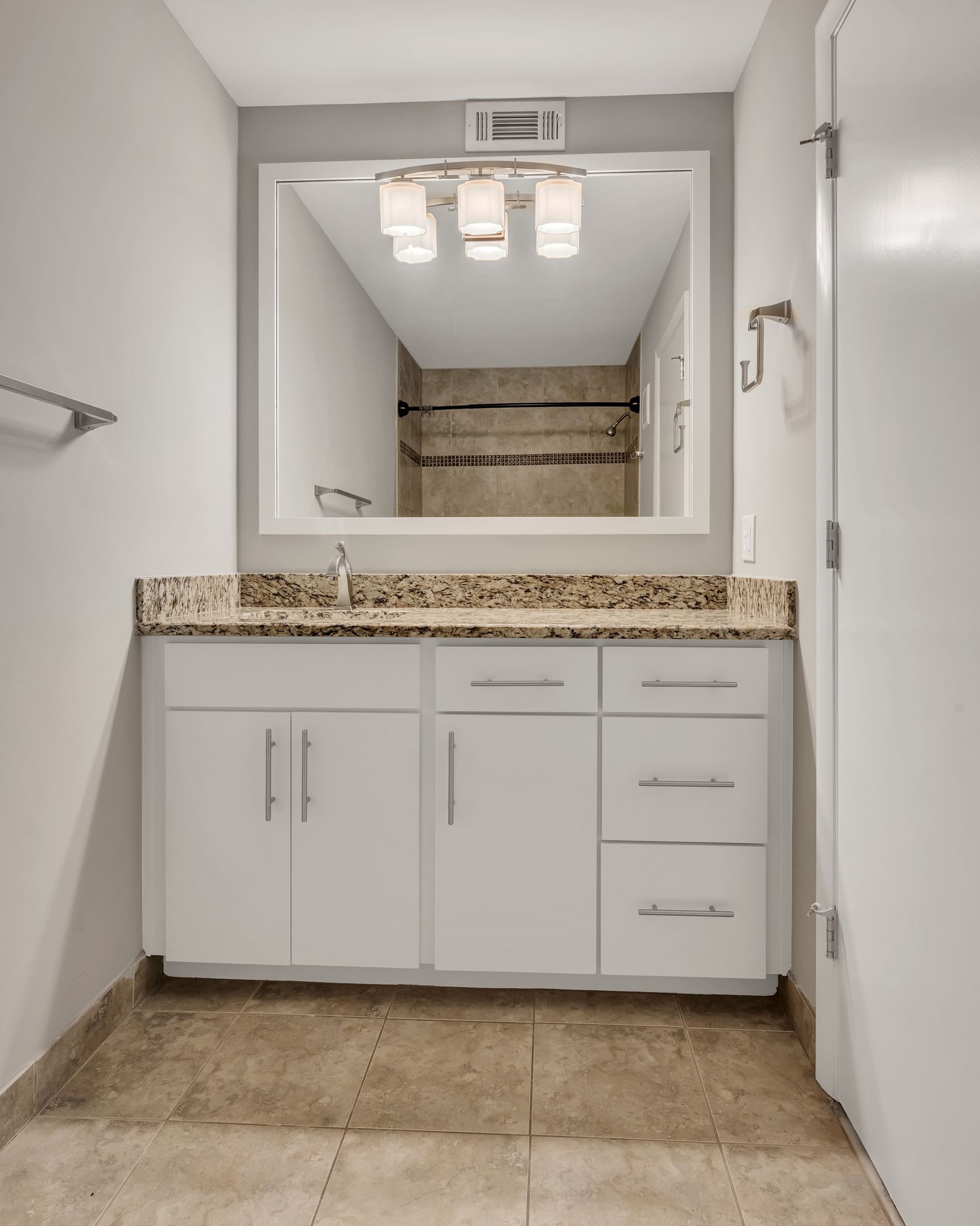 3831 West End Ave Unit: 32