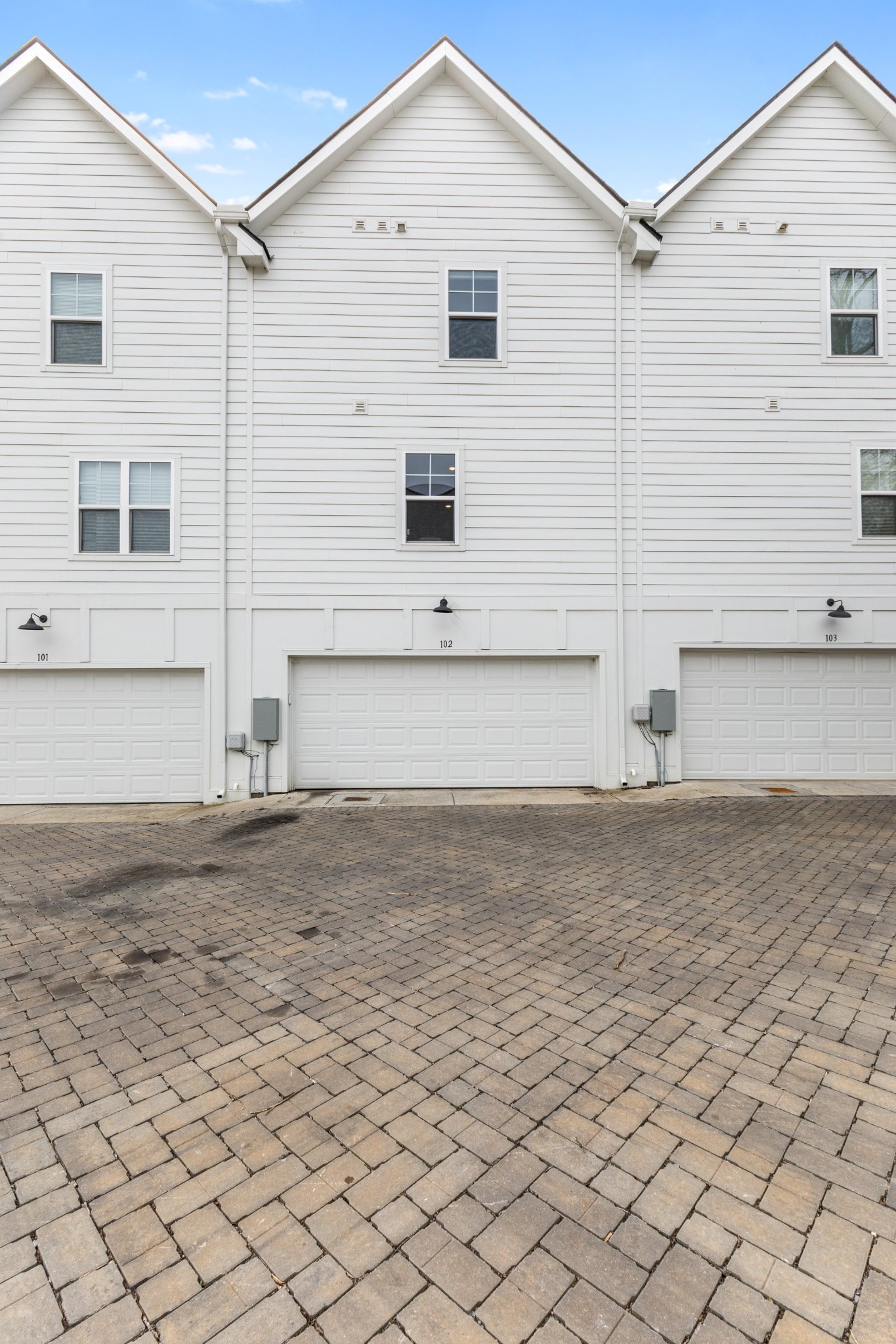 302 Williams Ave Unit: 102