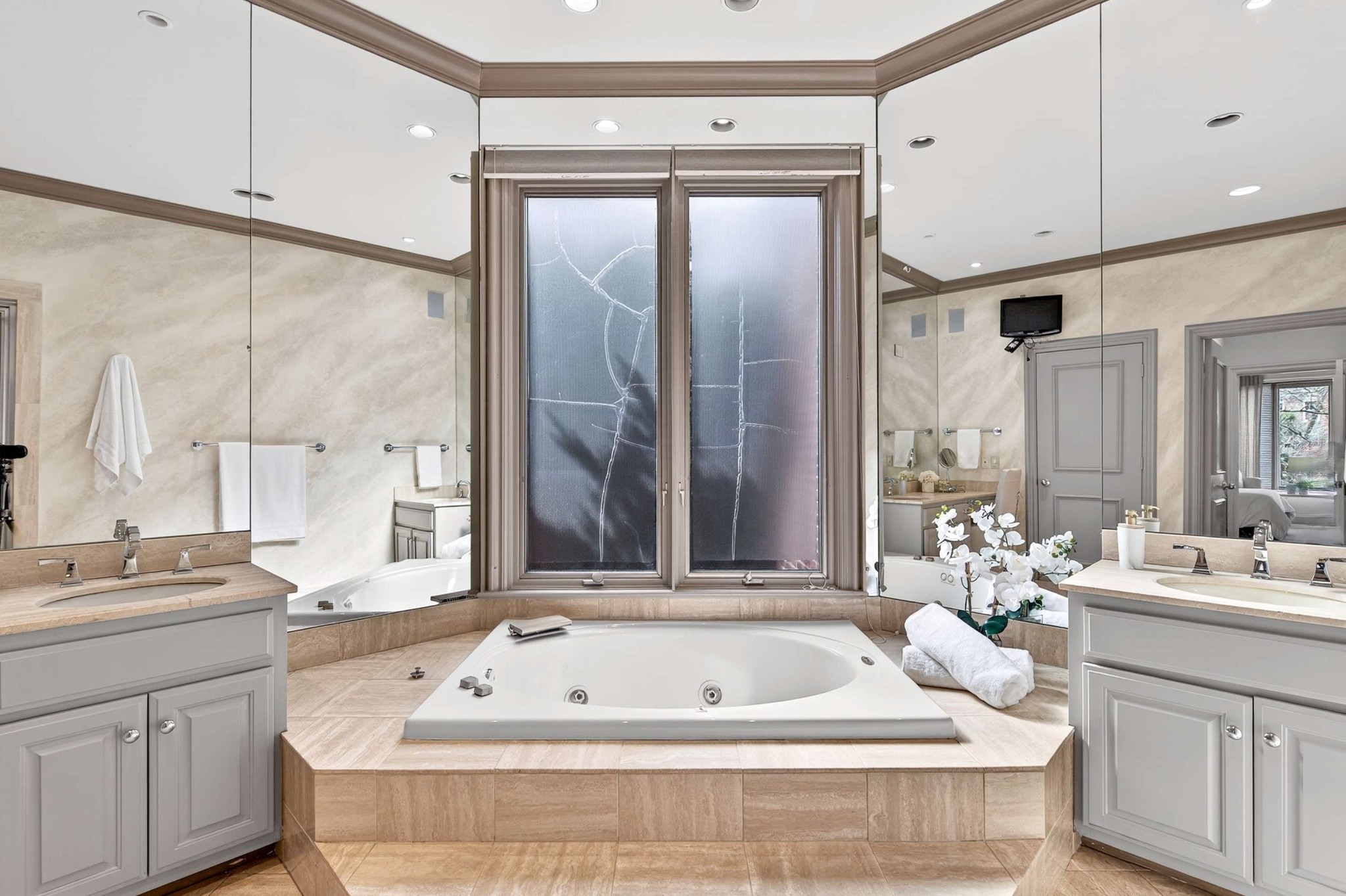 101 Abbottsford