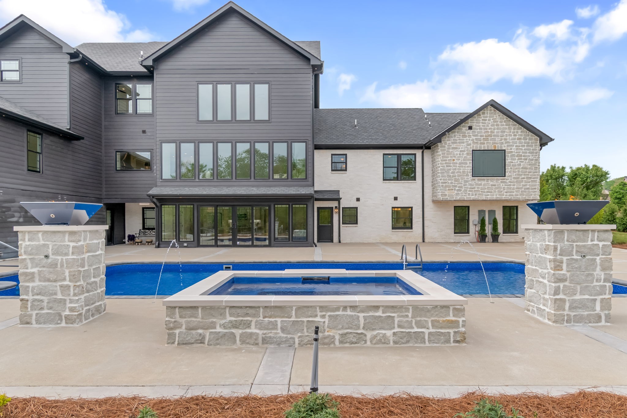102 Steeplechase Ln