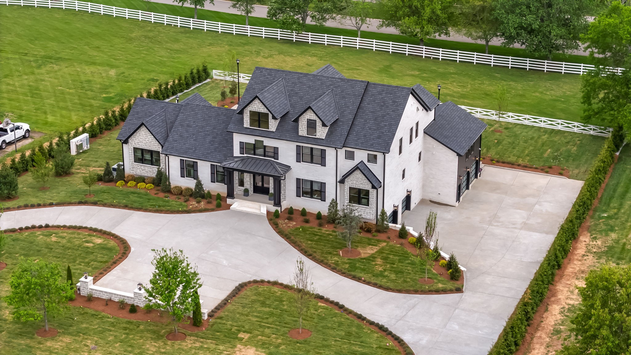 102 Steeplechase Ln
